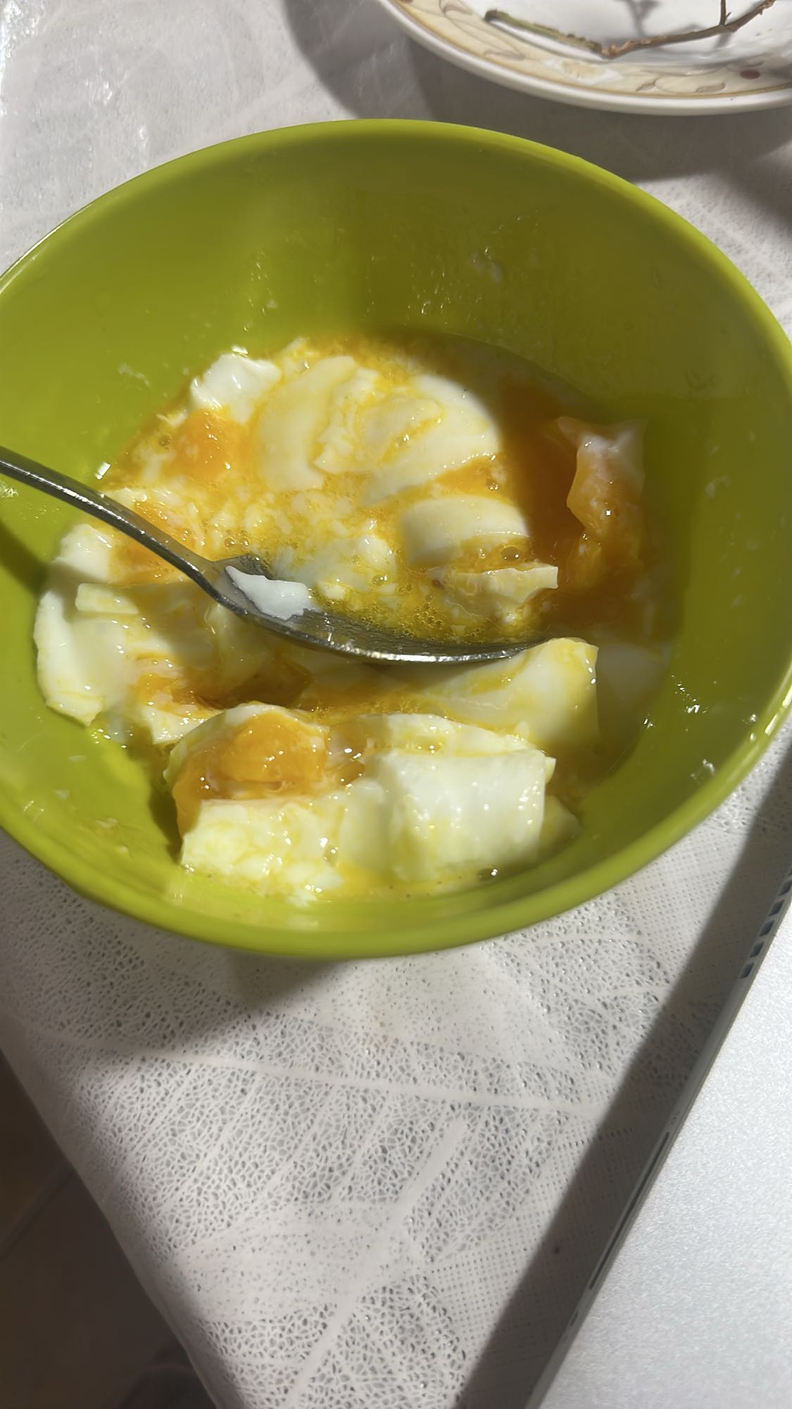 huevos cocidos en bol