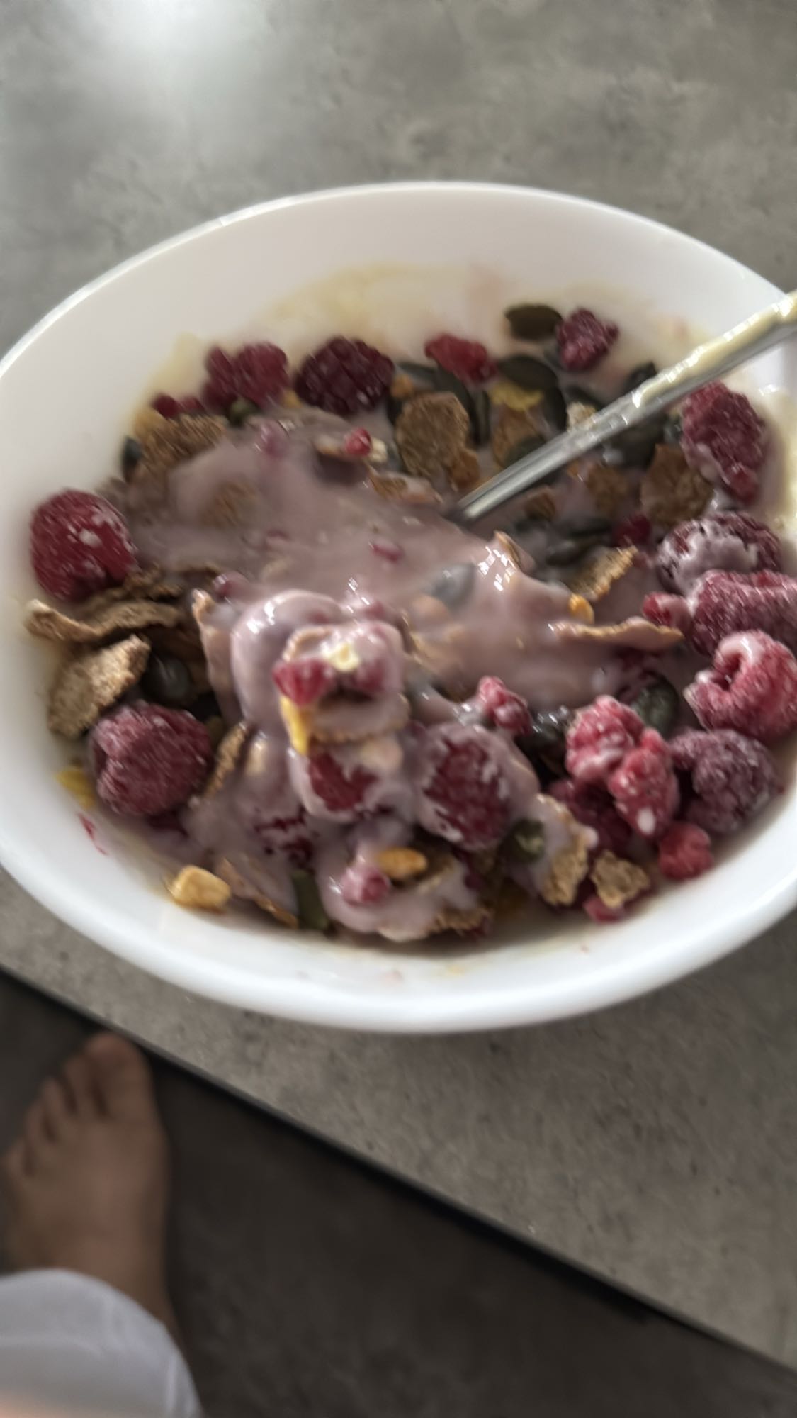 Yoghurt med bär & flingor