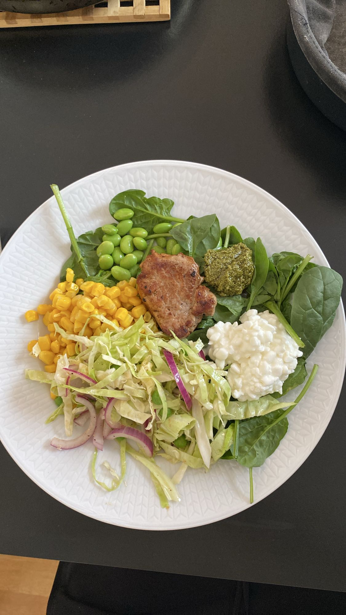 Sallad med kyckling och keso