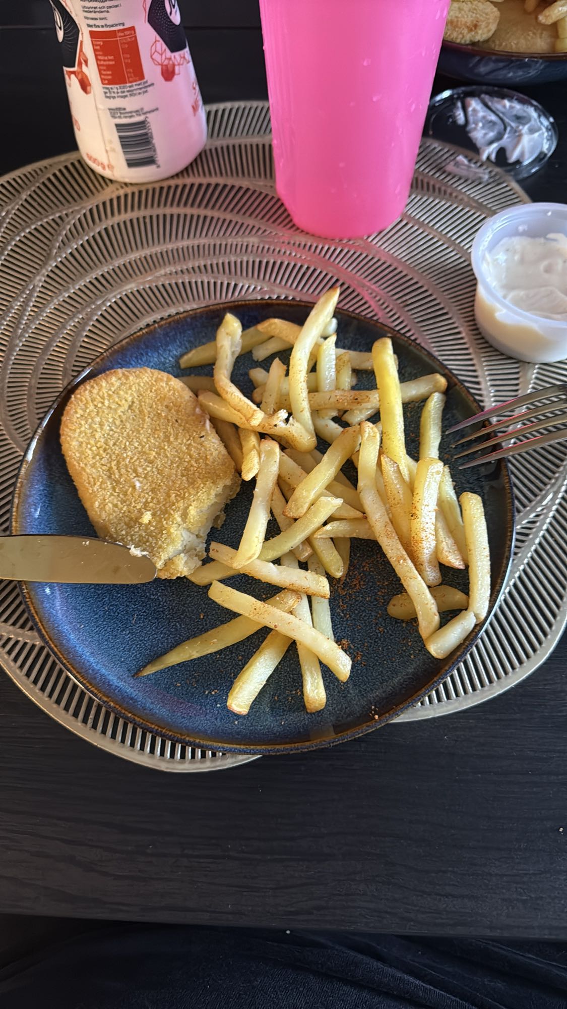 Pommes och panerad schnitzel