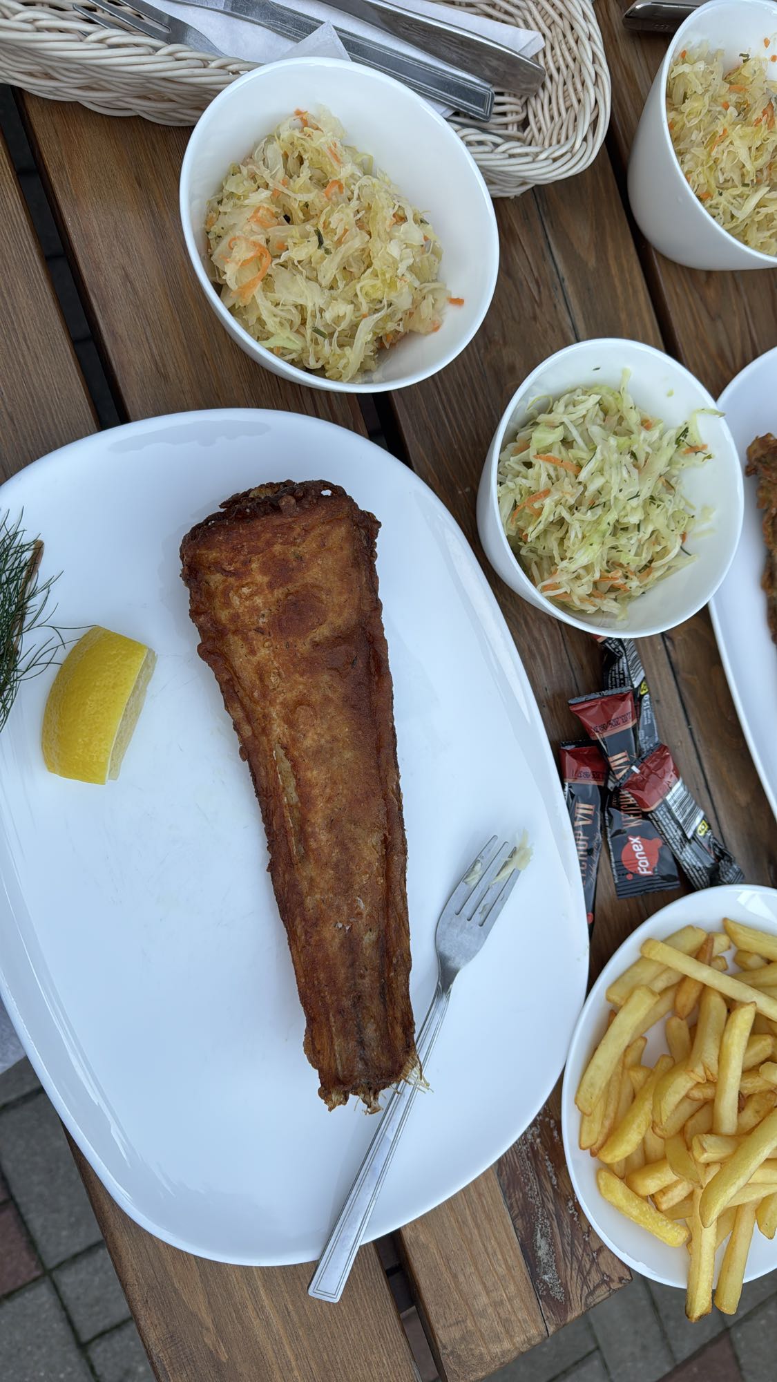 Smażona ryba z frytkami