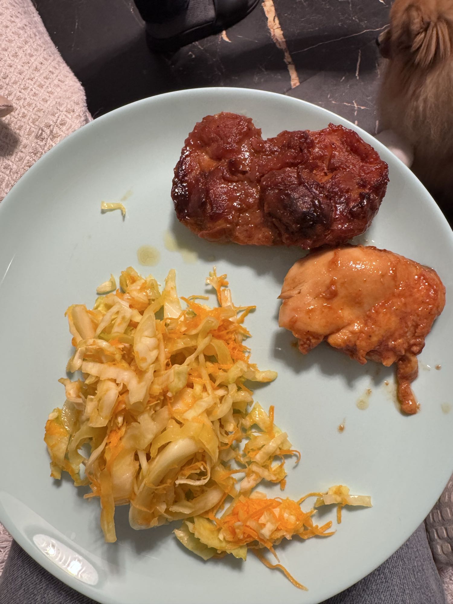 Курица с салатом и мясом