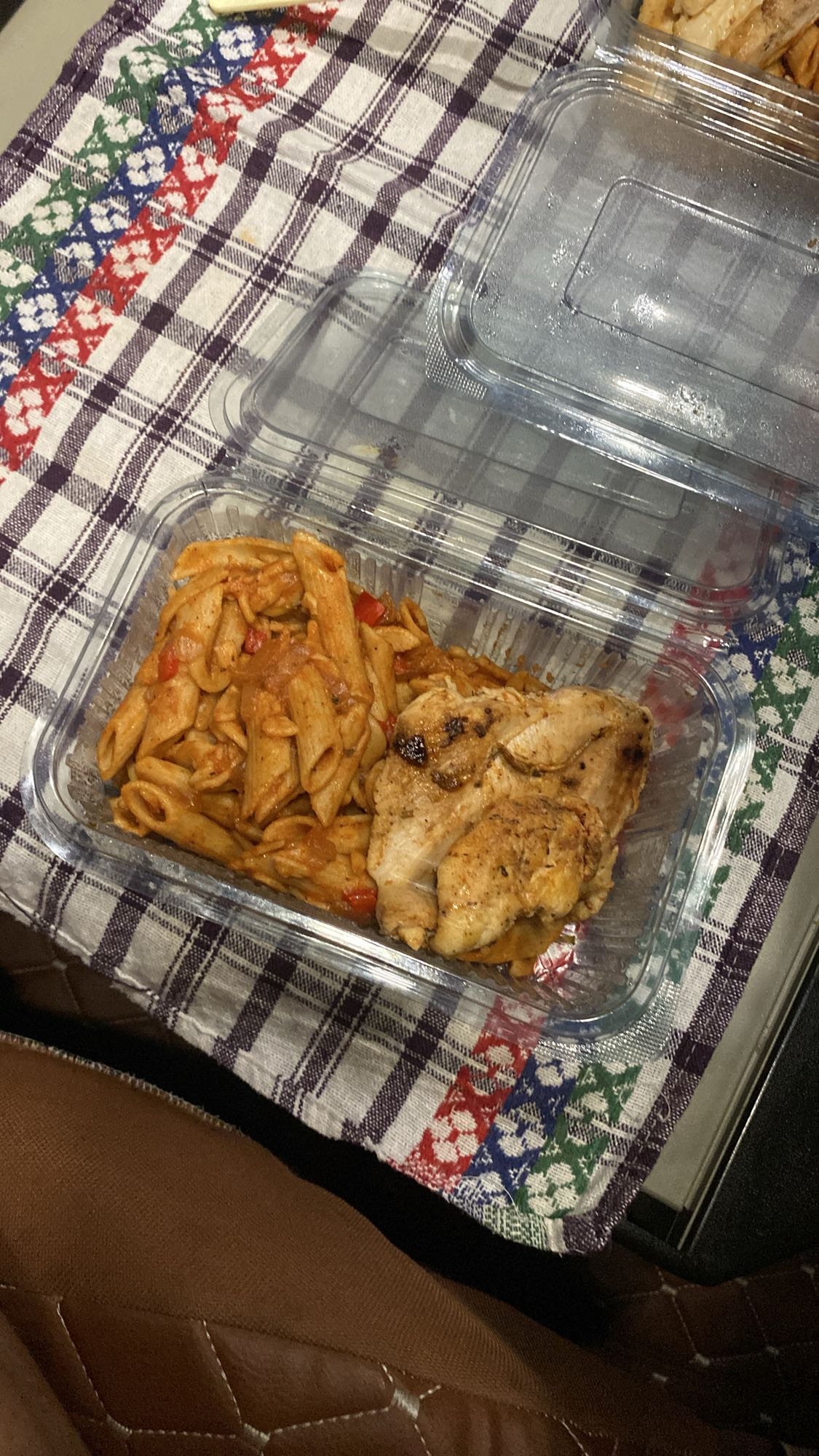 Paste cu pui la grătar