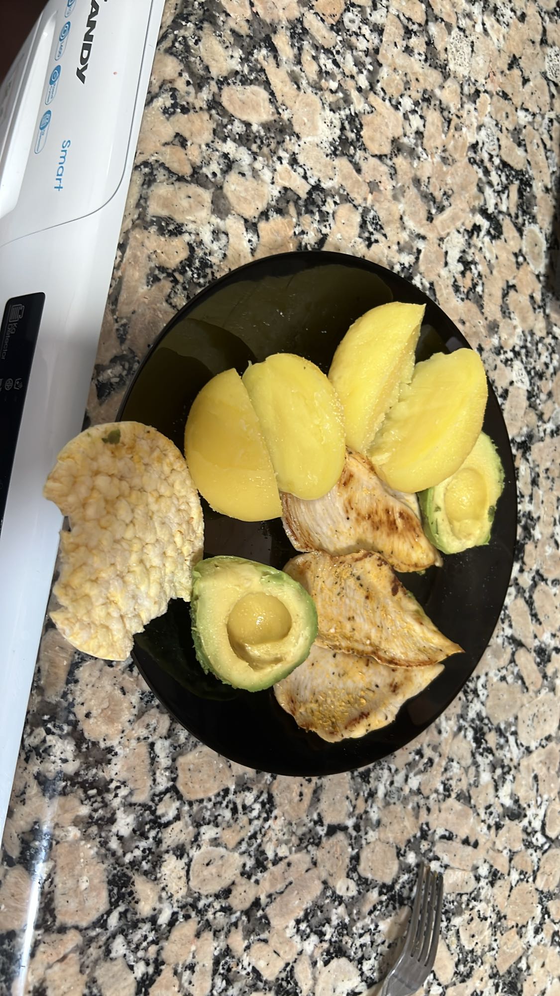 Pollo, papa, aguacate y arroz