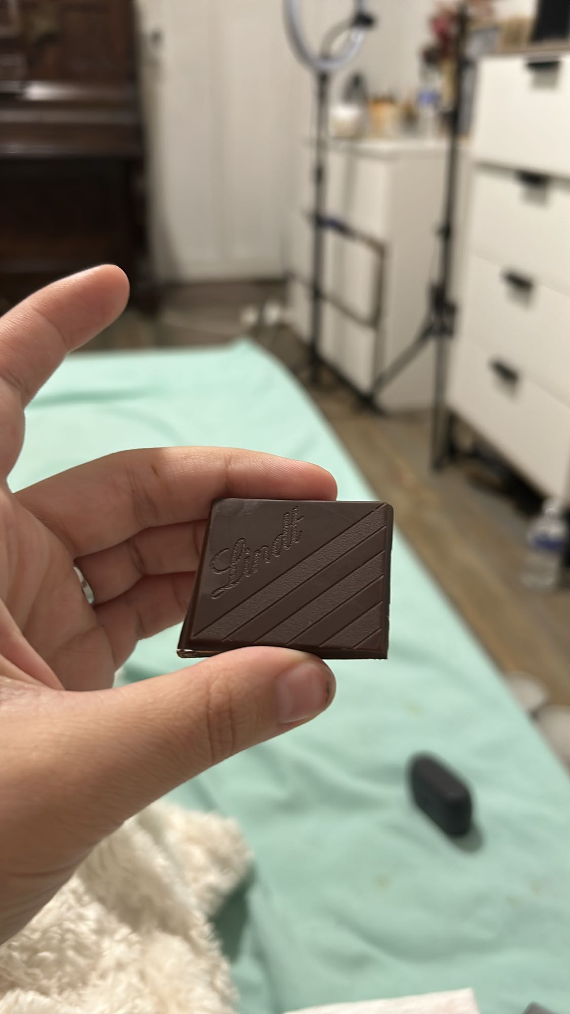 Carré de chocolat noir