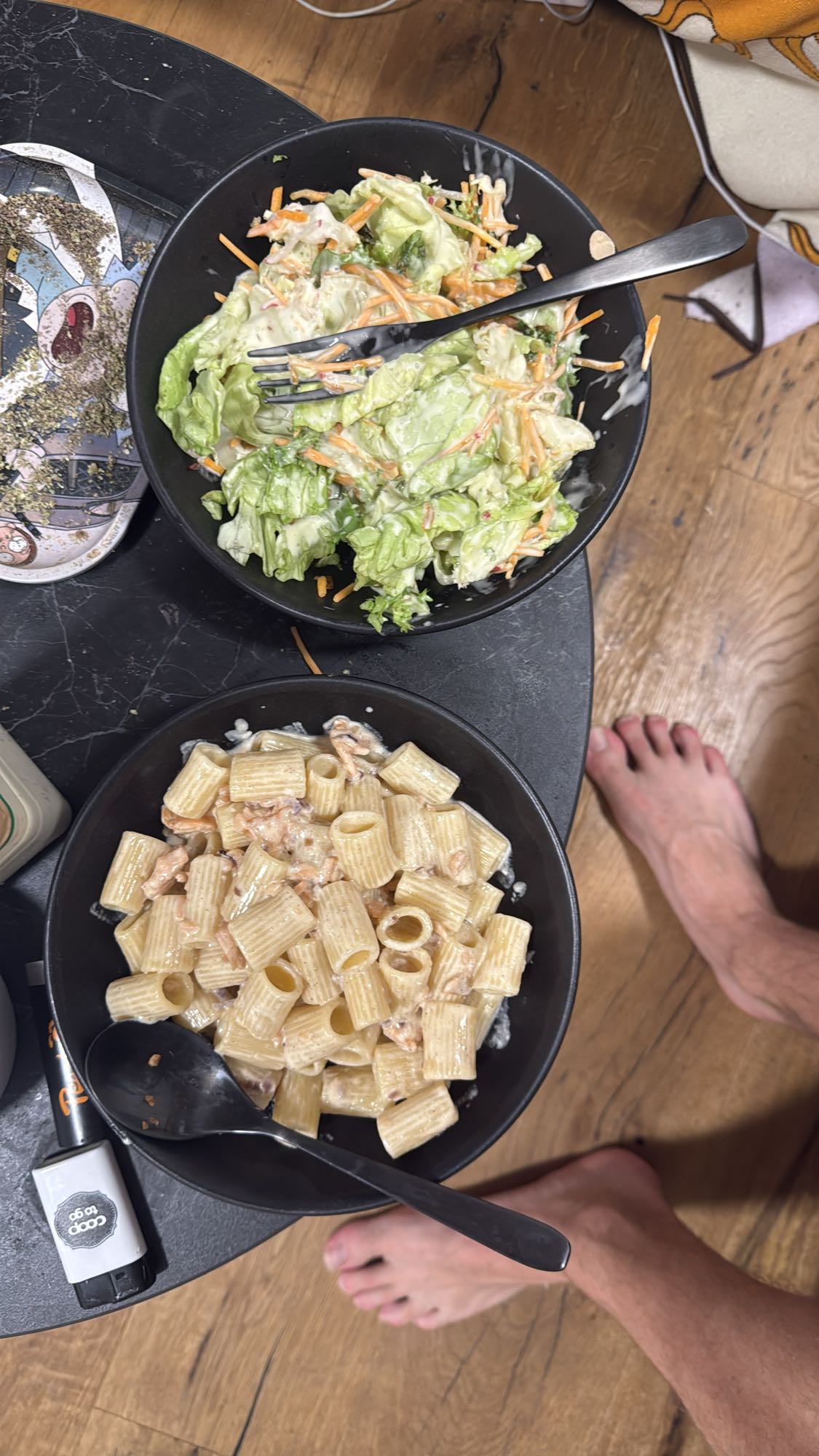 Pasta met zalm en salade
