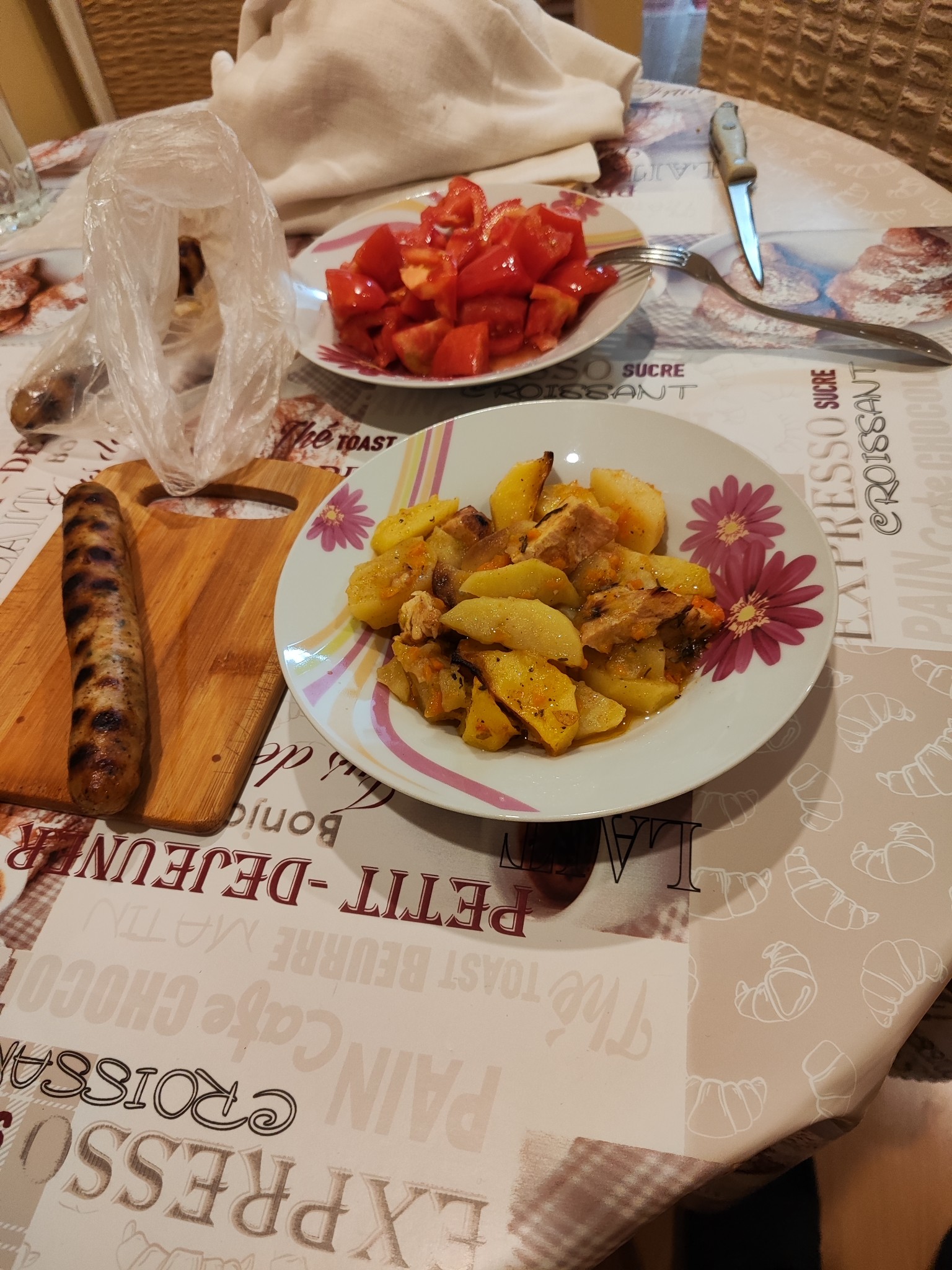 Sausage, potatoes, tomato salad