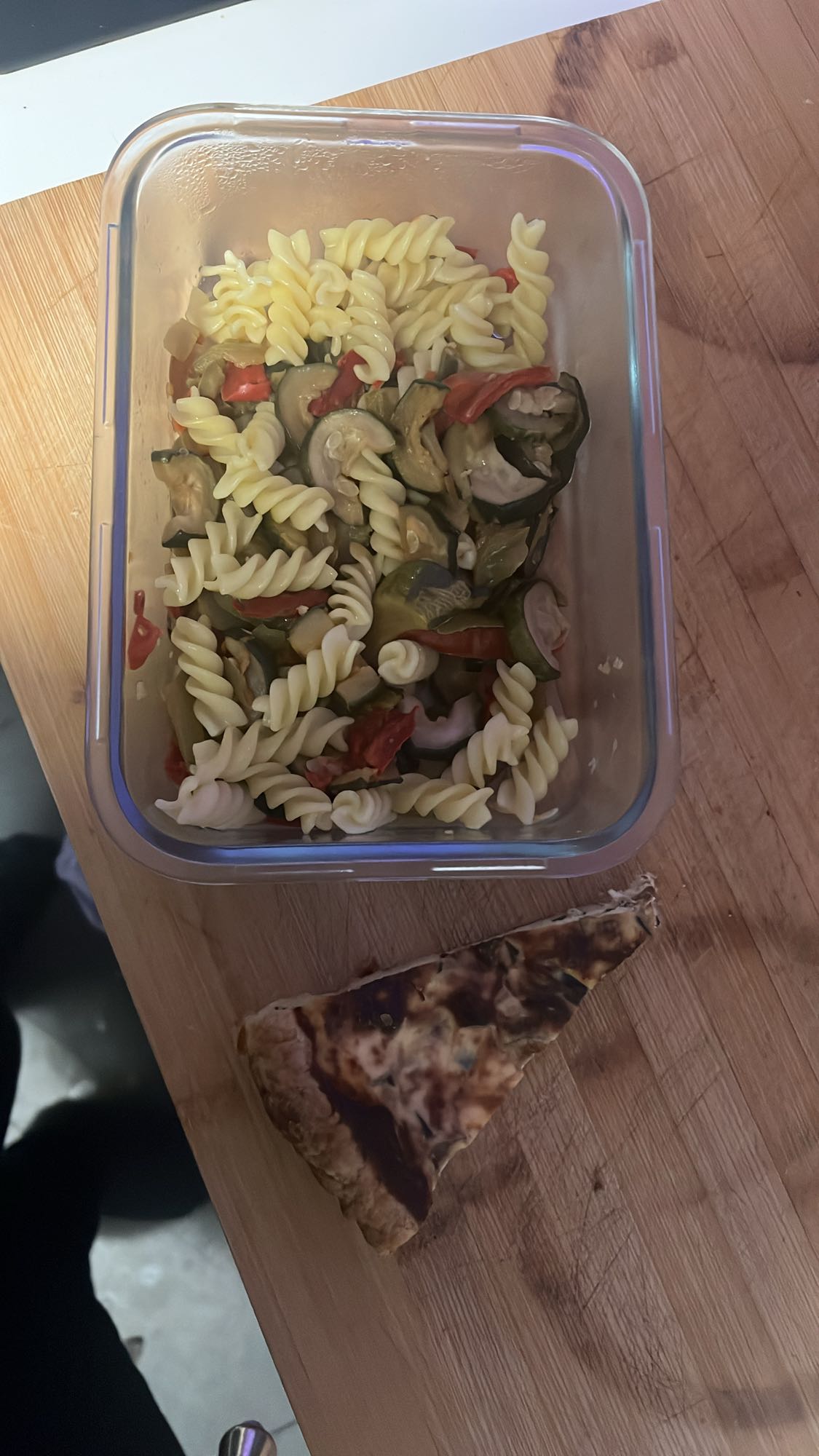 Pâtes et part de tarte à la courgette