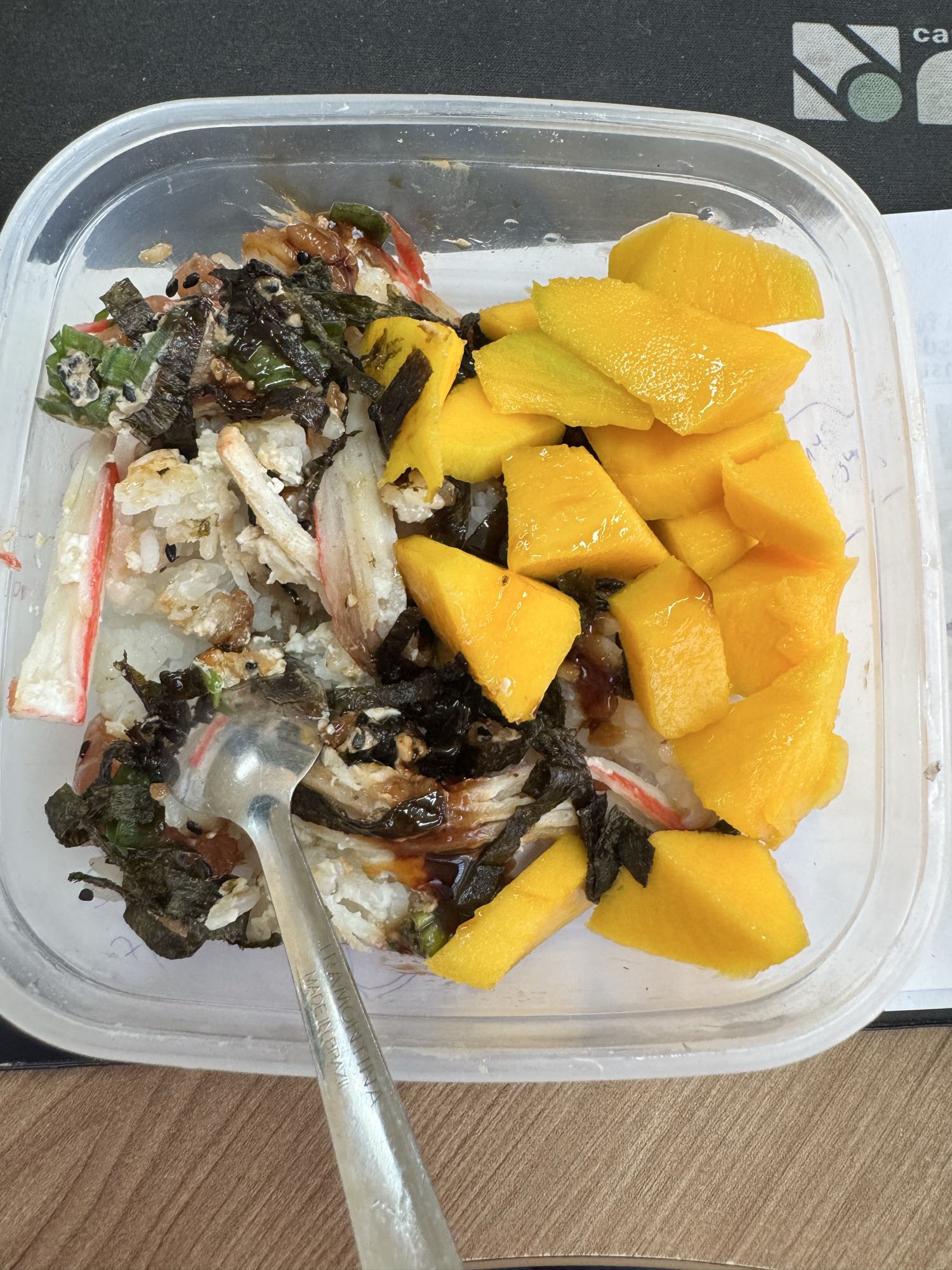 Bowl de manga e sushi