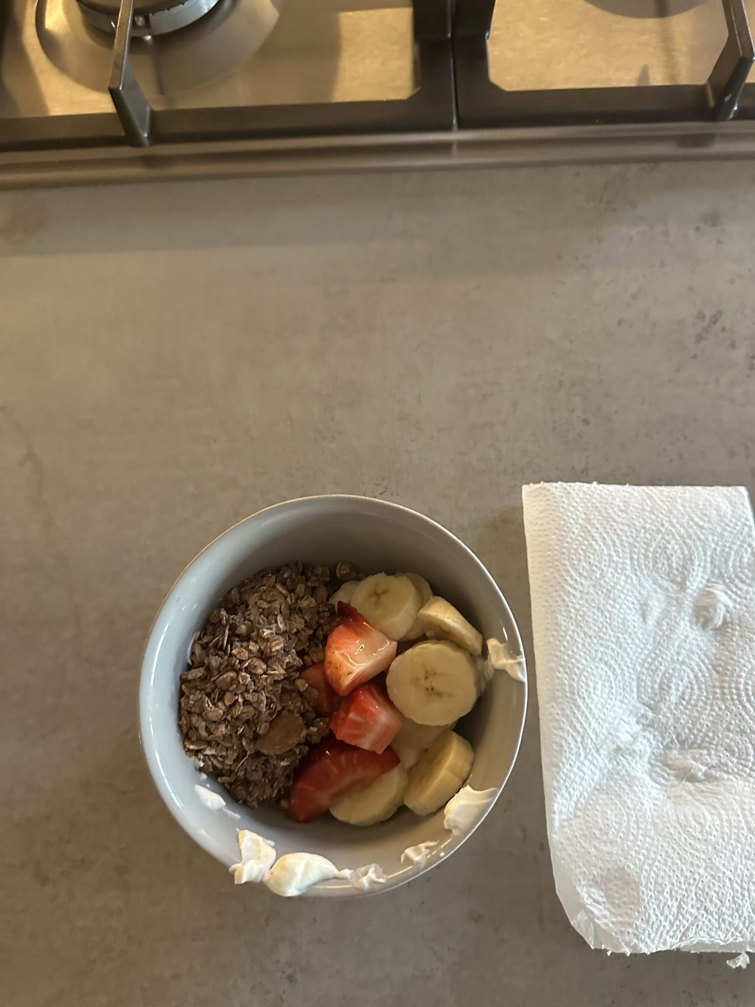 yogur con frutas y granola