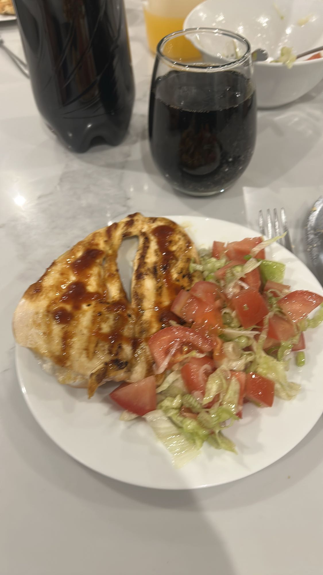 Pollo con ensalada