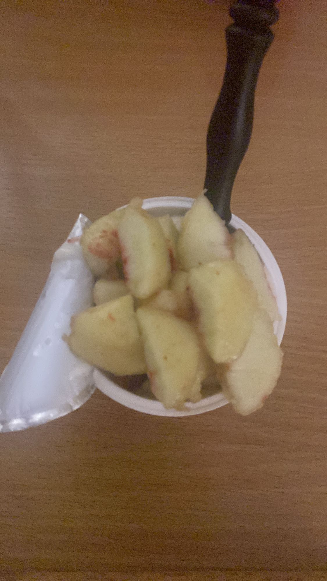 jogurt z brzoskwinią