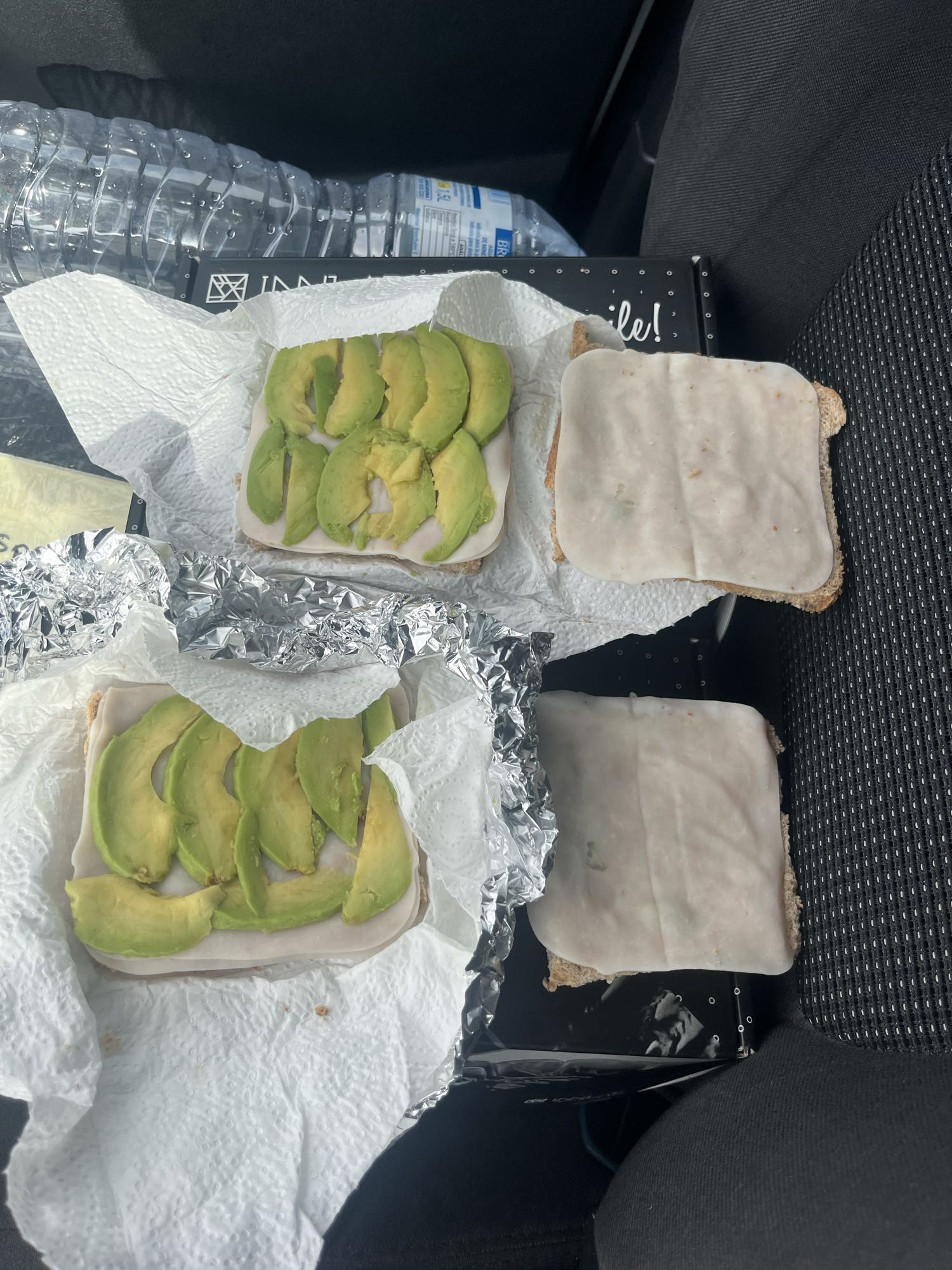 Sándwich de pavo y aguacate