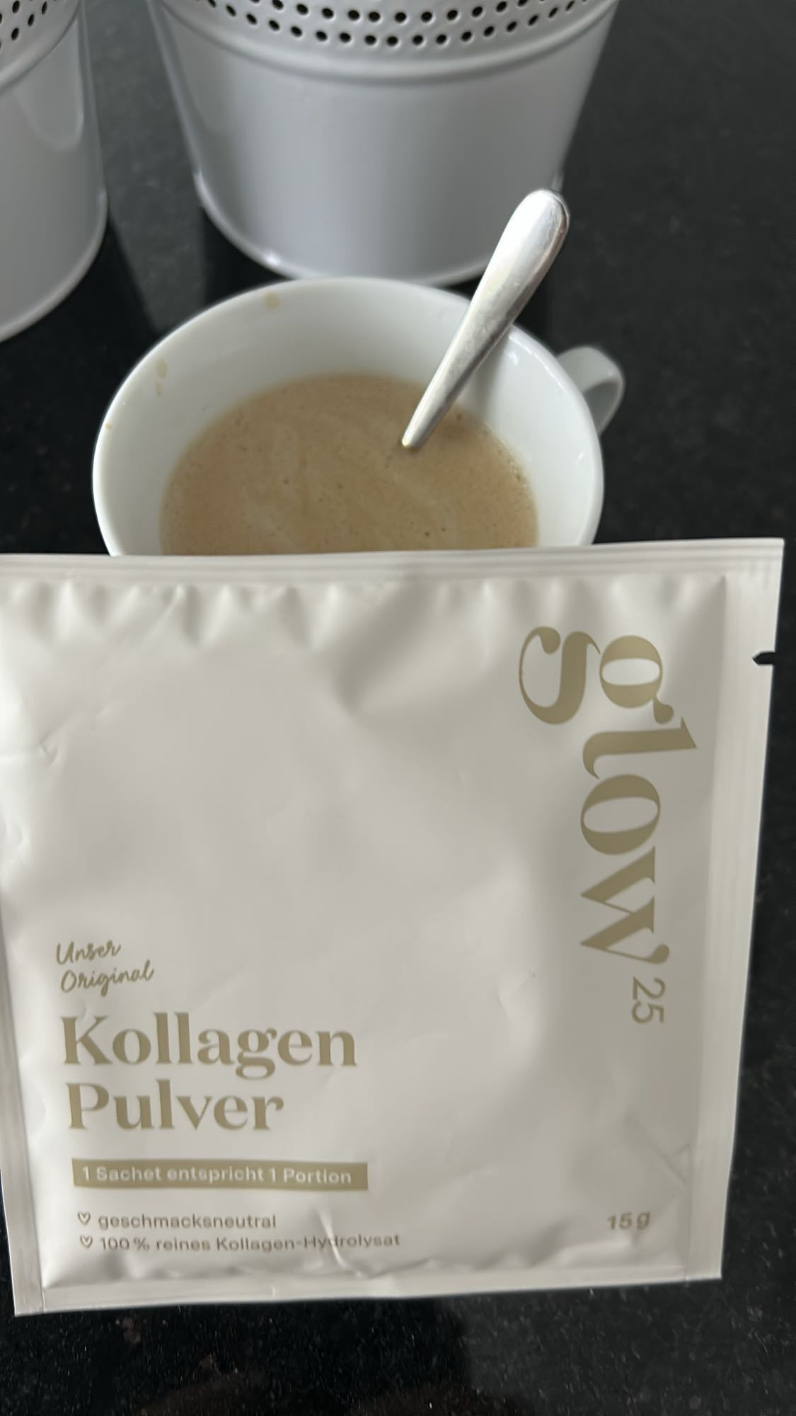 Kaffee mit Kollagenpulver
