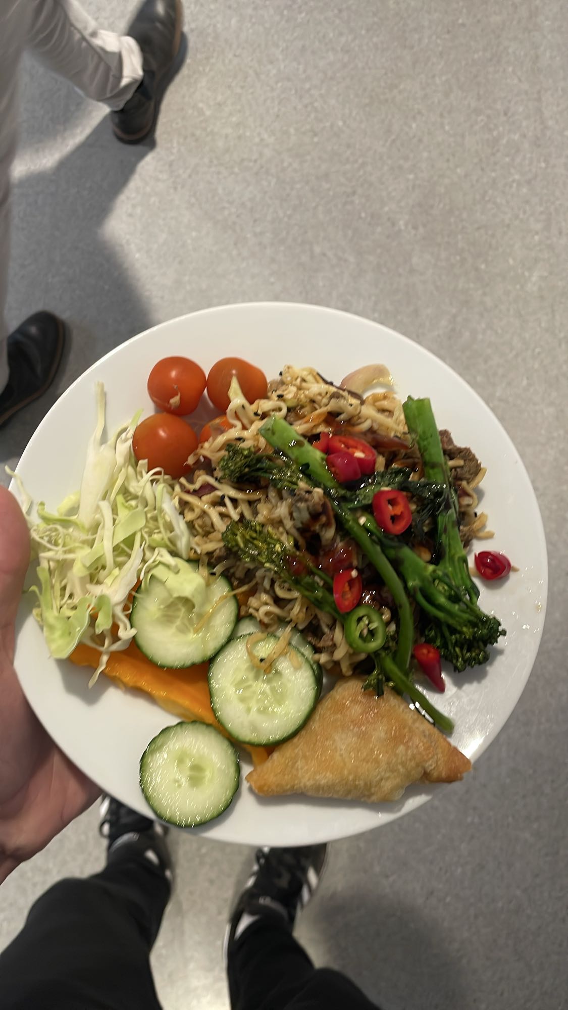 Nudlar med grönsaker och pirog