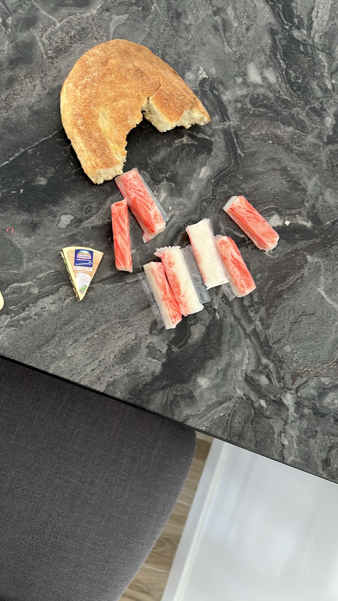 հաց և ծովամթերք նախաճաշ