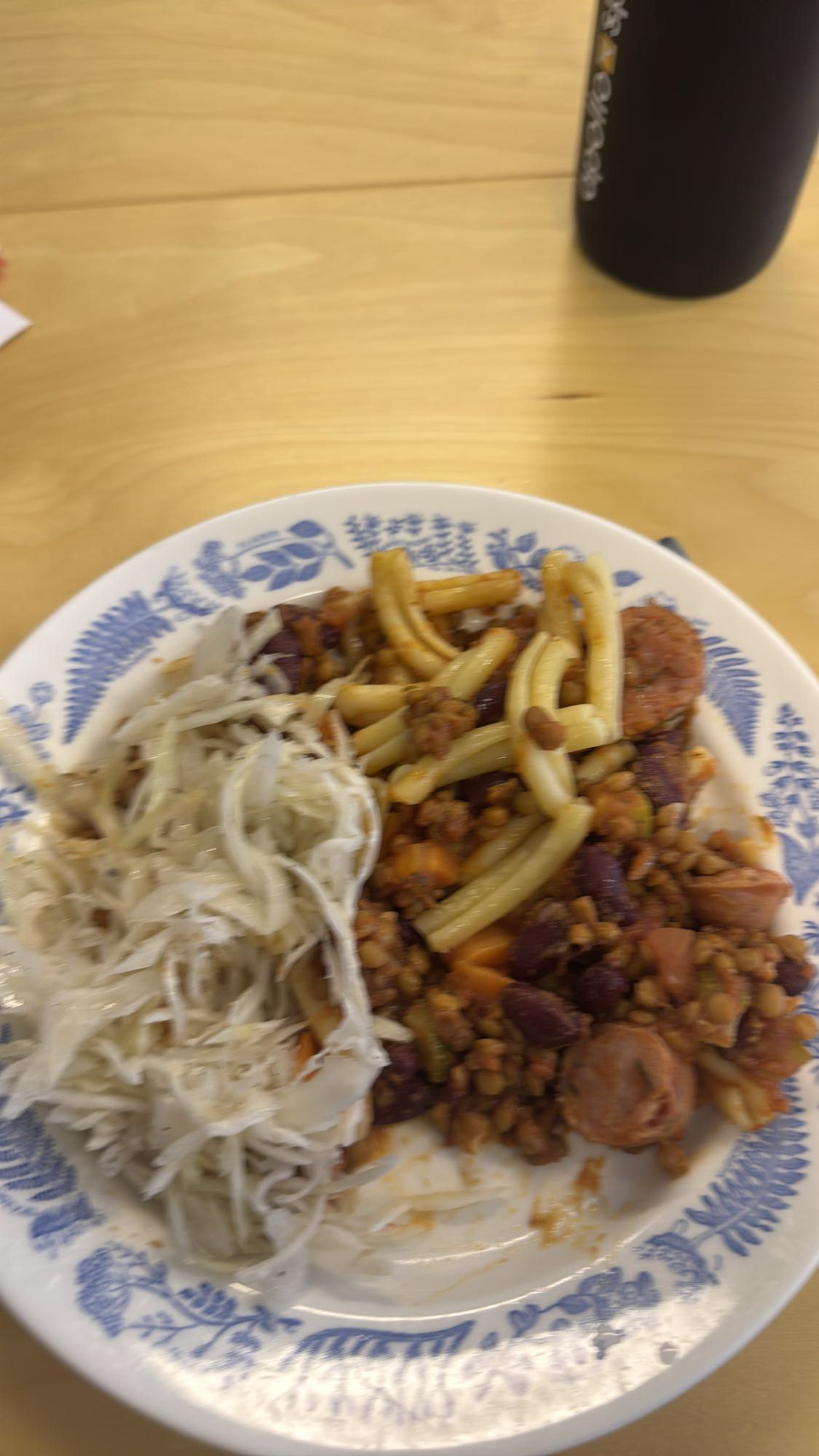 Pasta med korv och kål