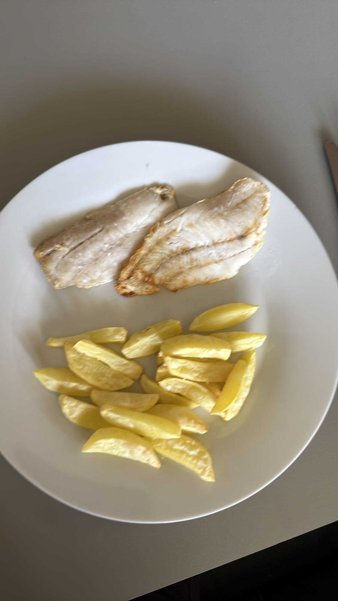 Pește cu cartofi copți