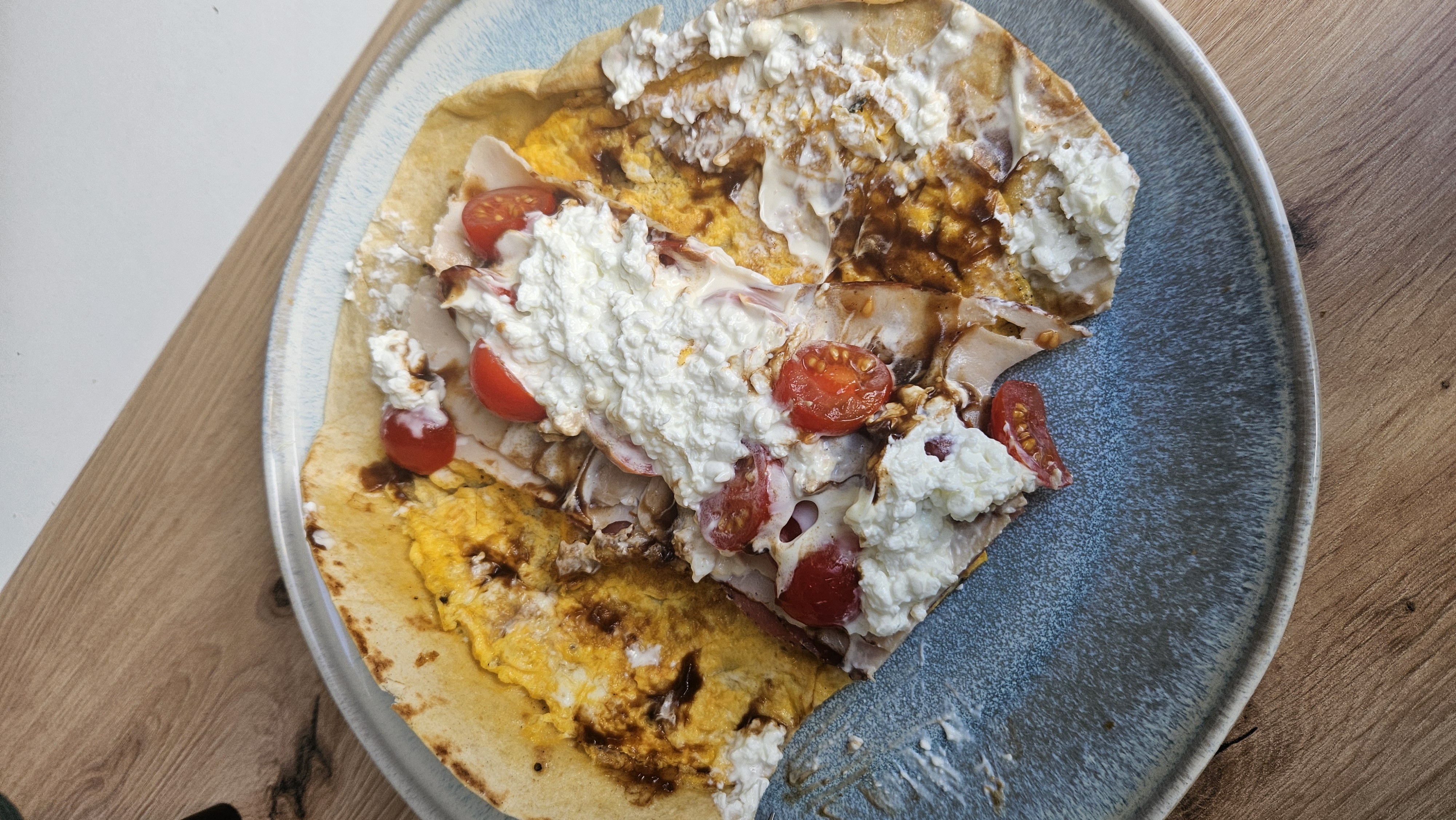 High Proteinwrap mit Rührei und Hähnchen