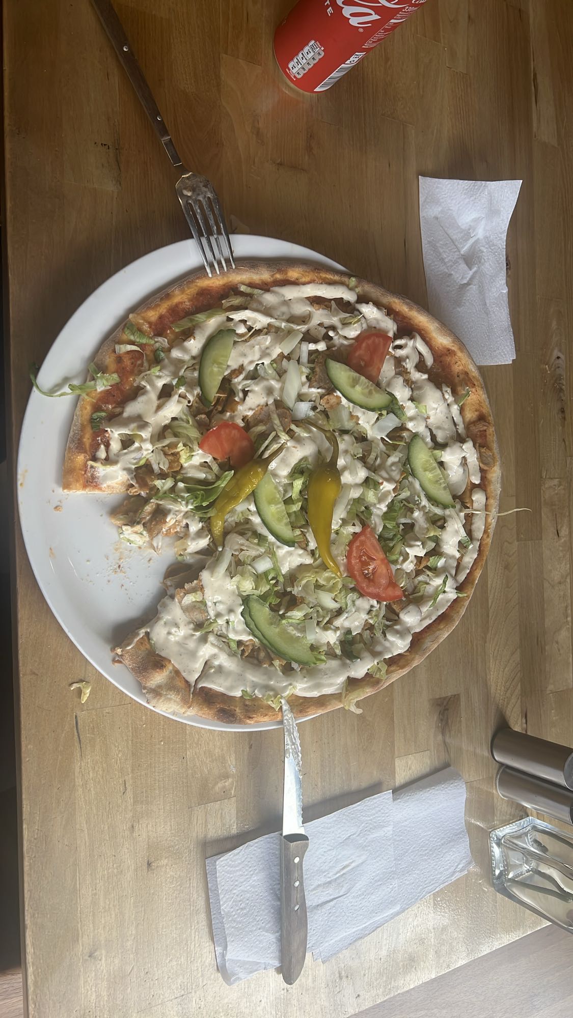 Kebabpizza med grönsaker