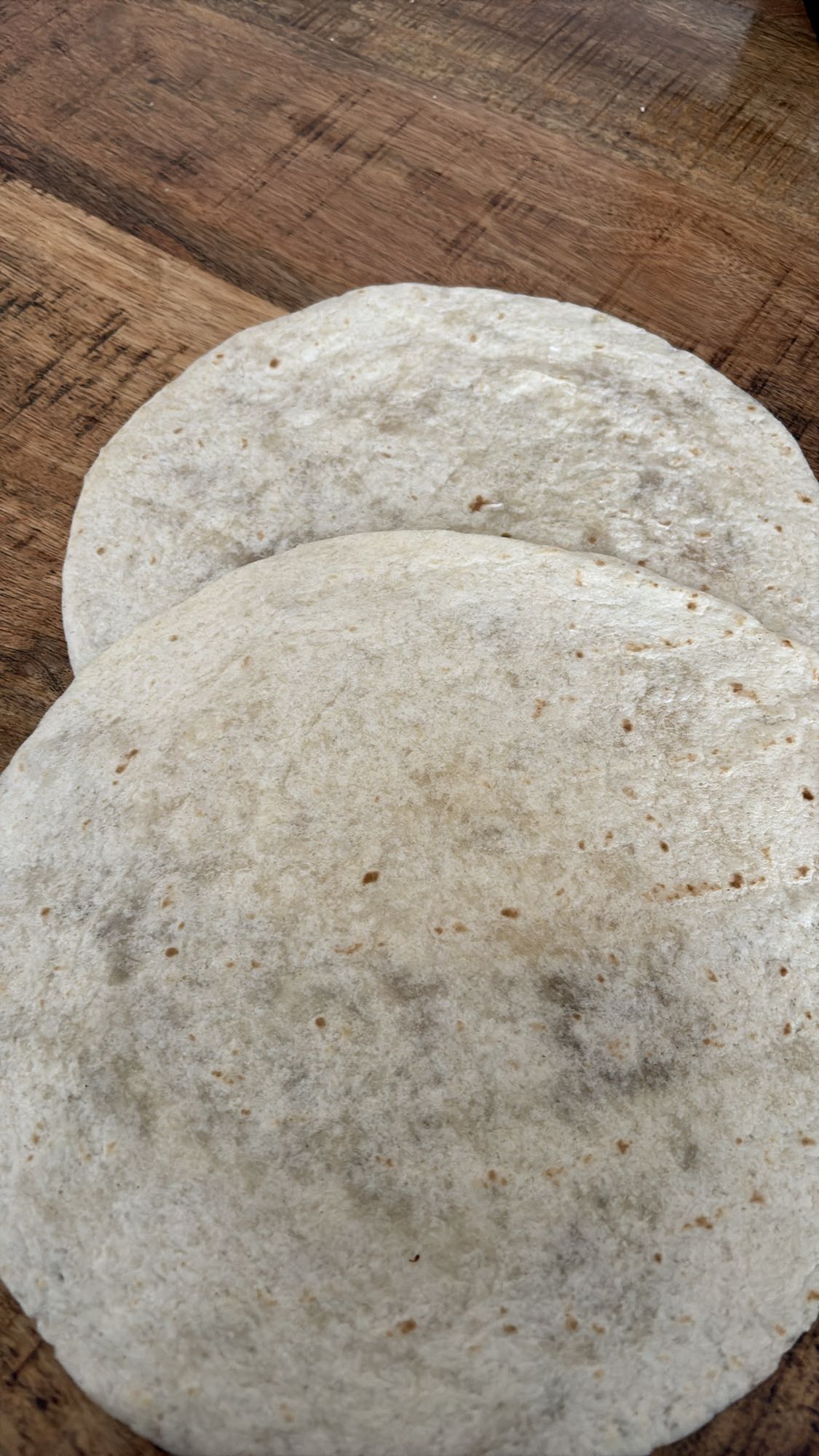 Twee tarwe tortilla's