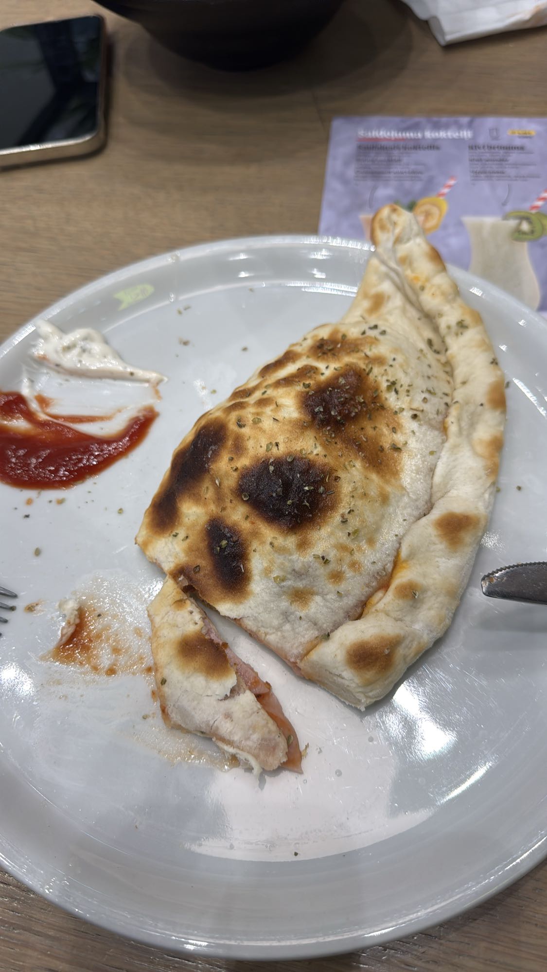 Кальцоне с соусом