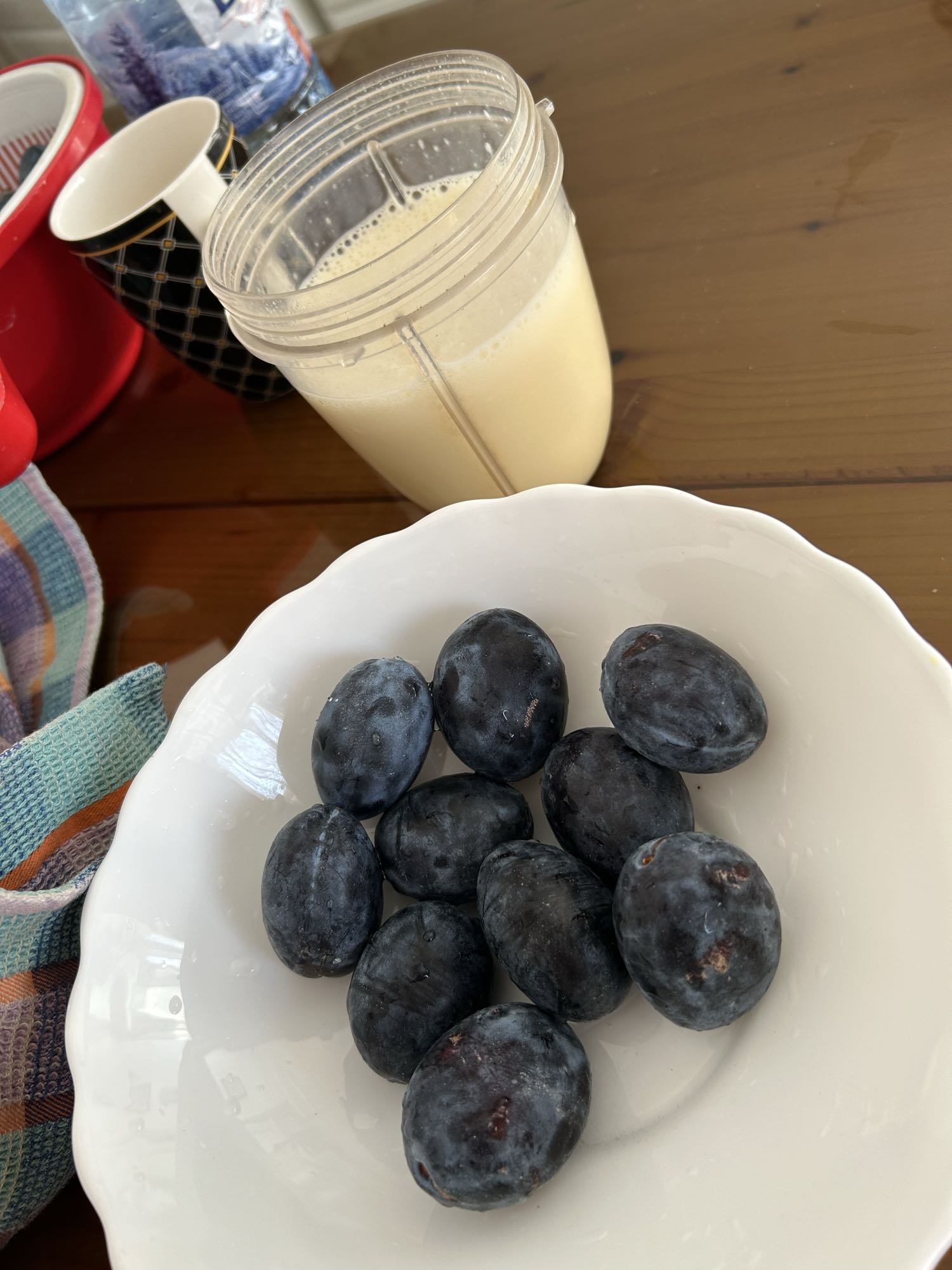 Prune și shake proteic cu lapte vegetal