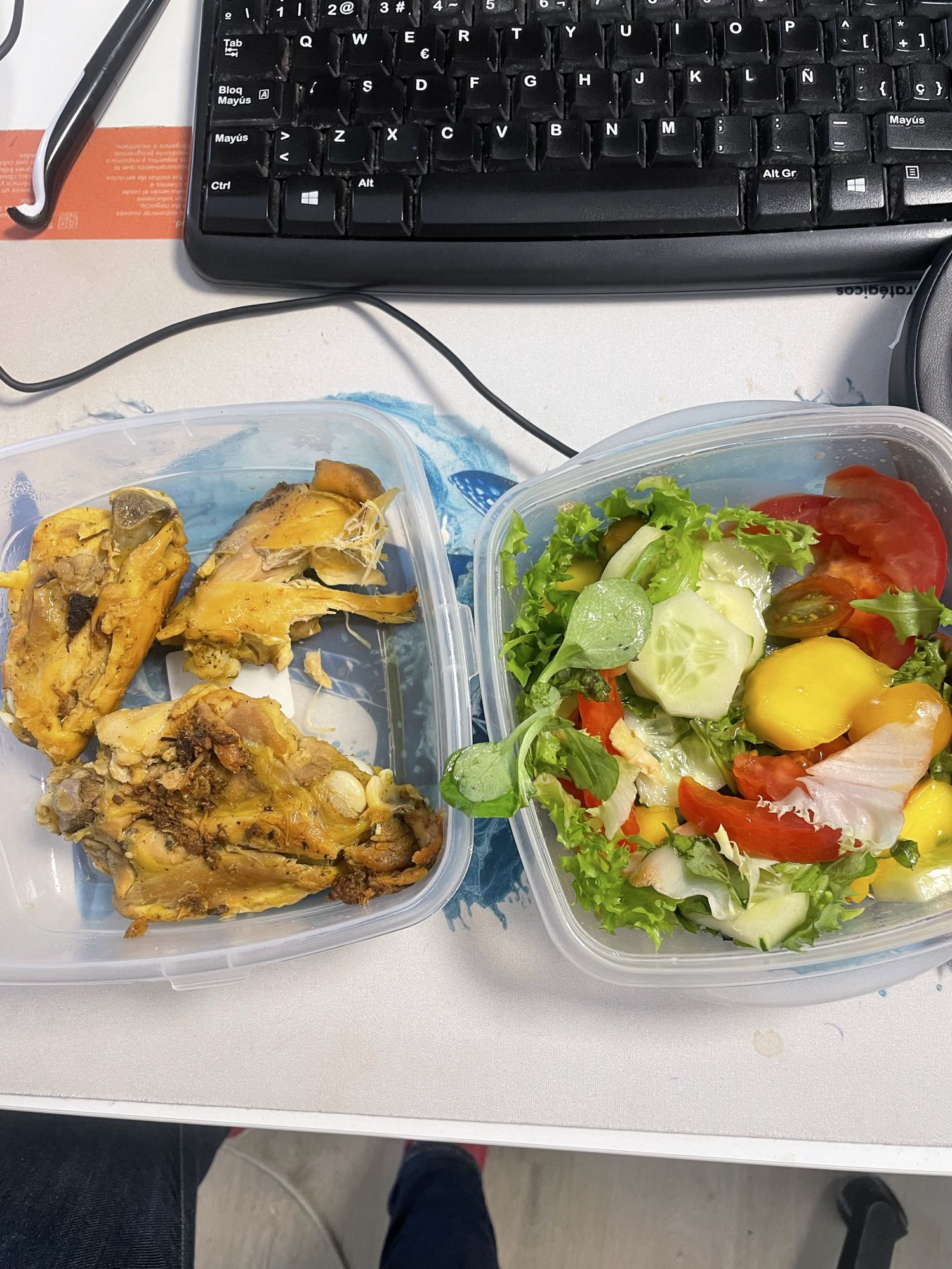 Pollo con ensalada mixta