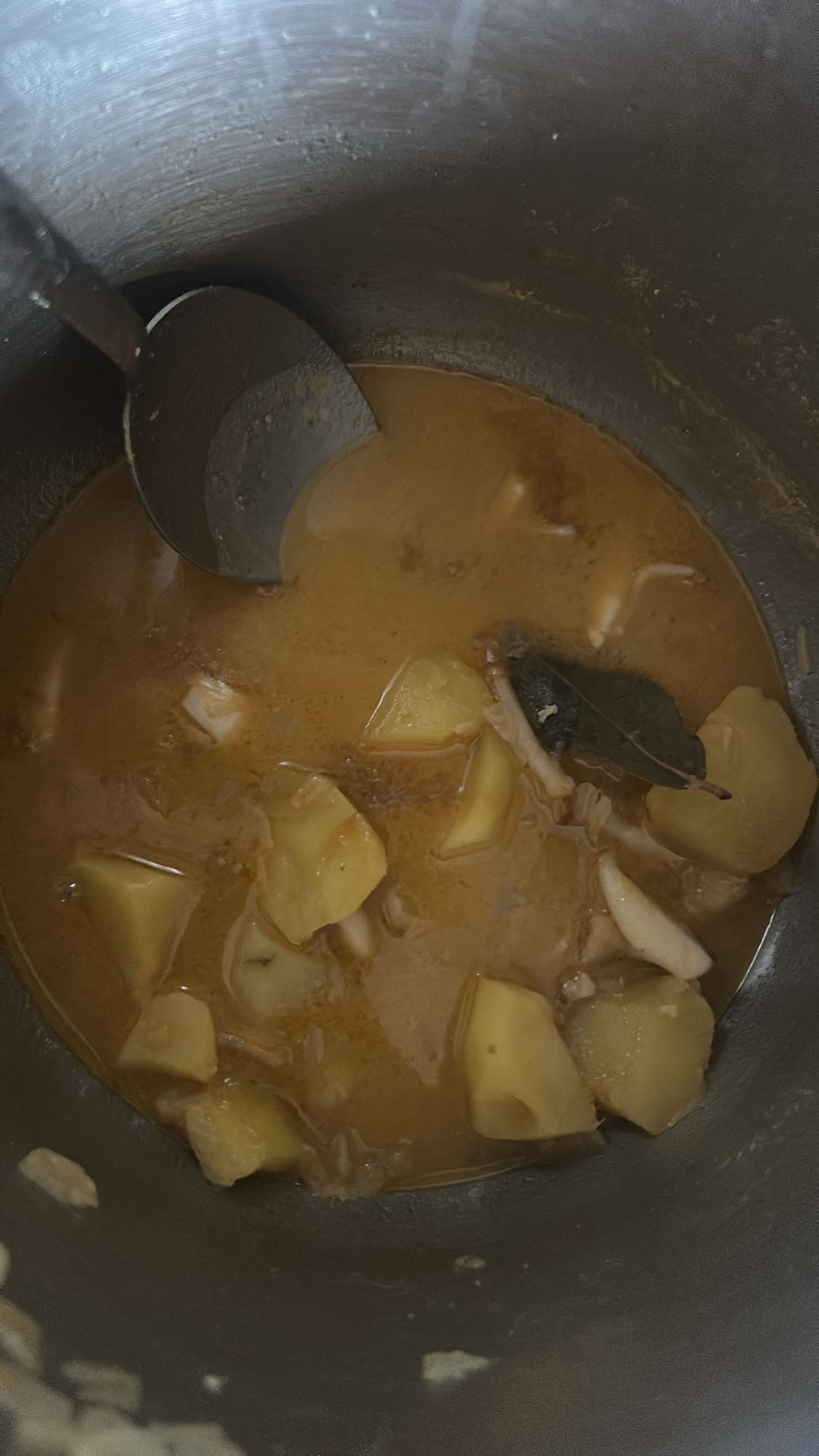 guiso de patatas y pollo