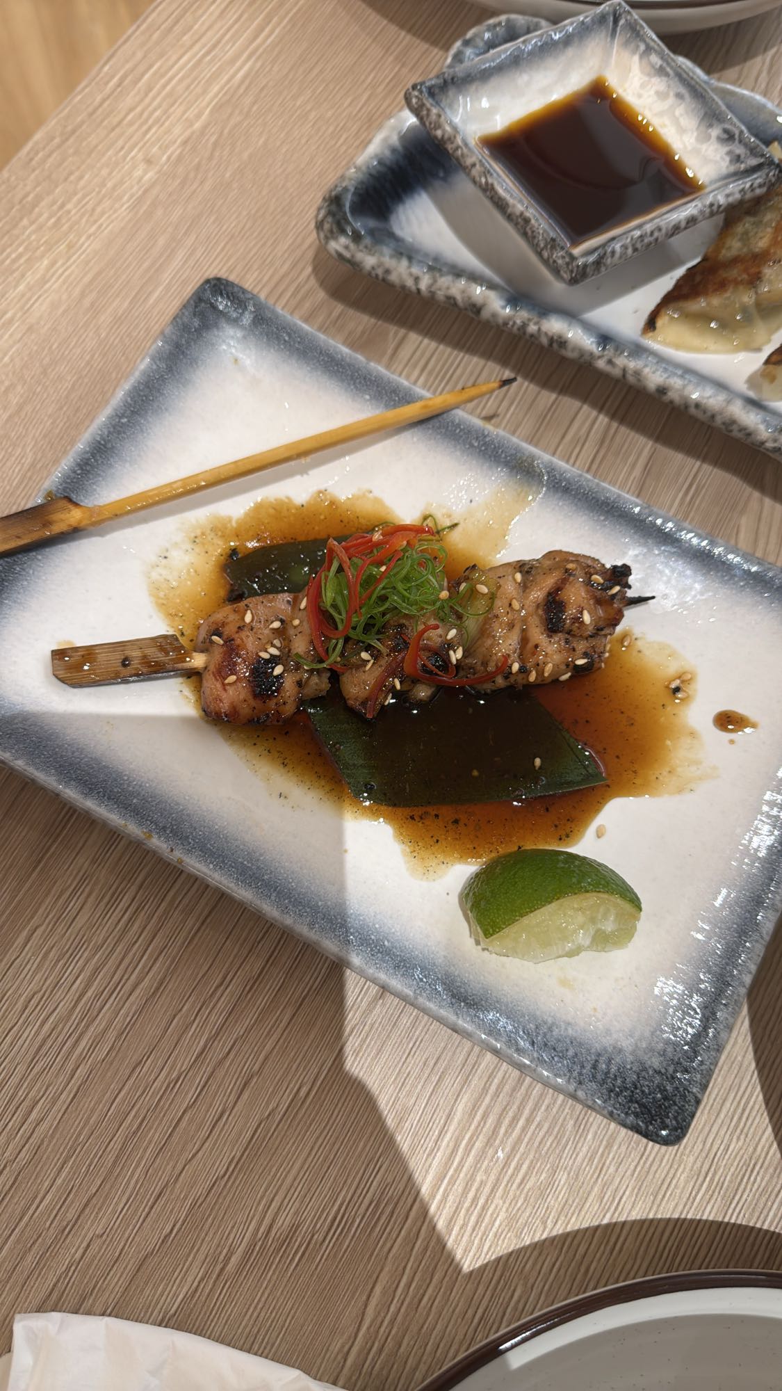 куриный якитори с соусом