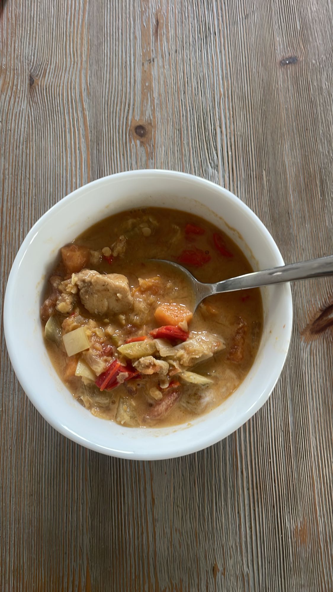 Zupa z kurczakiem, cukinią, batatem i soczewicą