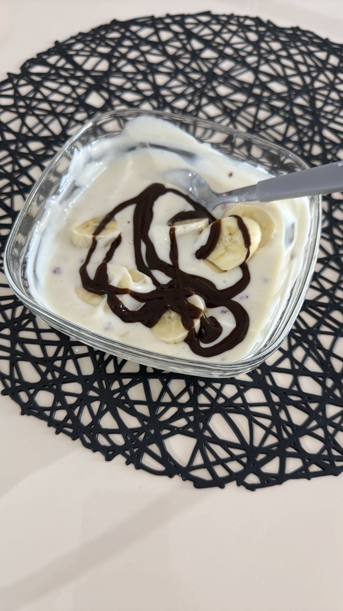 Iaurt cu banană și ciocolată