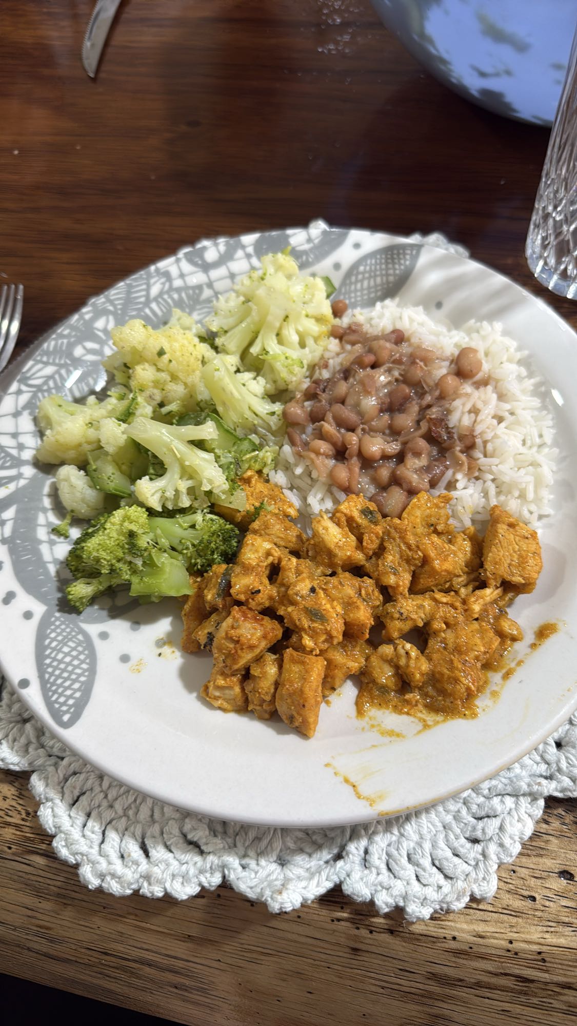 Frango com arroz e legumes