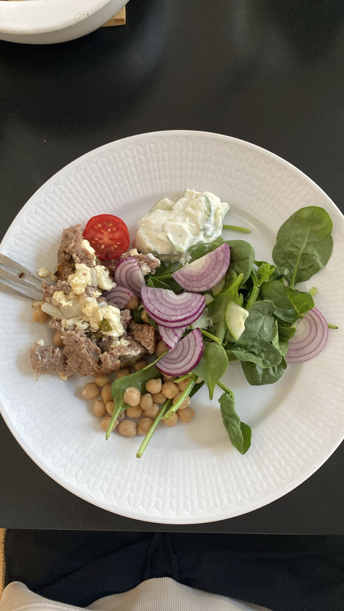 Grekisk tallrik med sallad