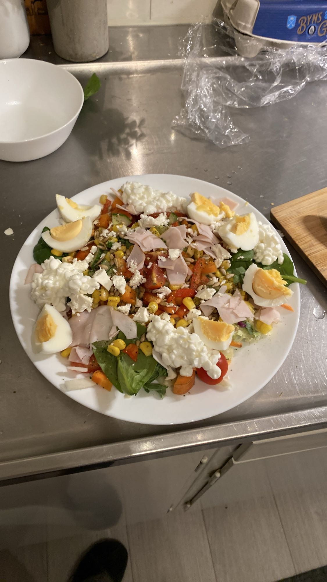 Proteinrik sallad tallrik