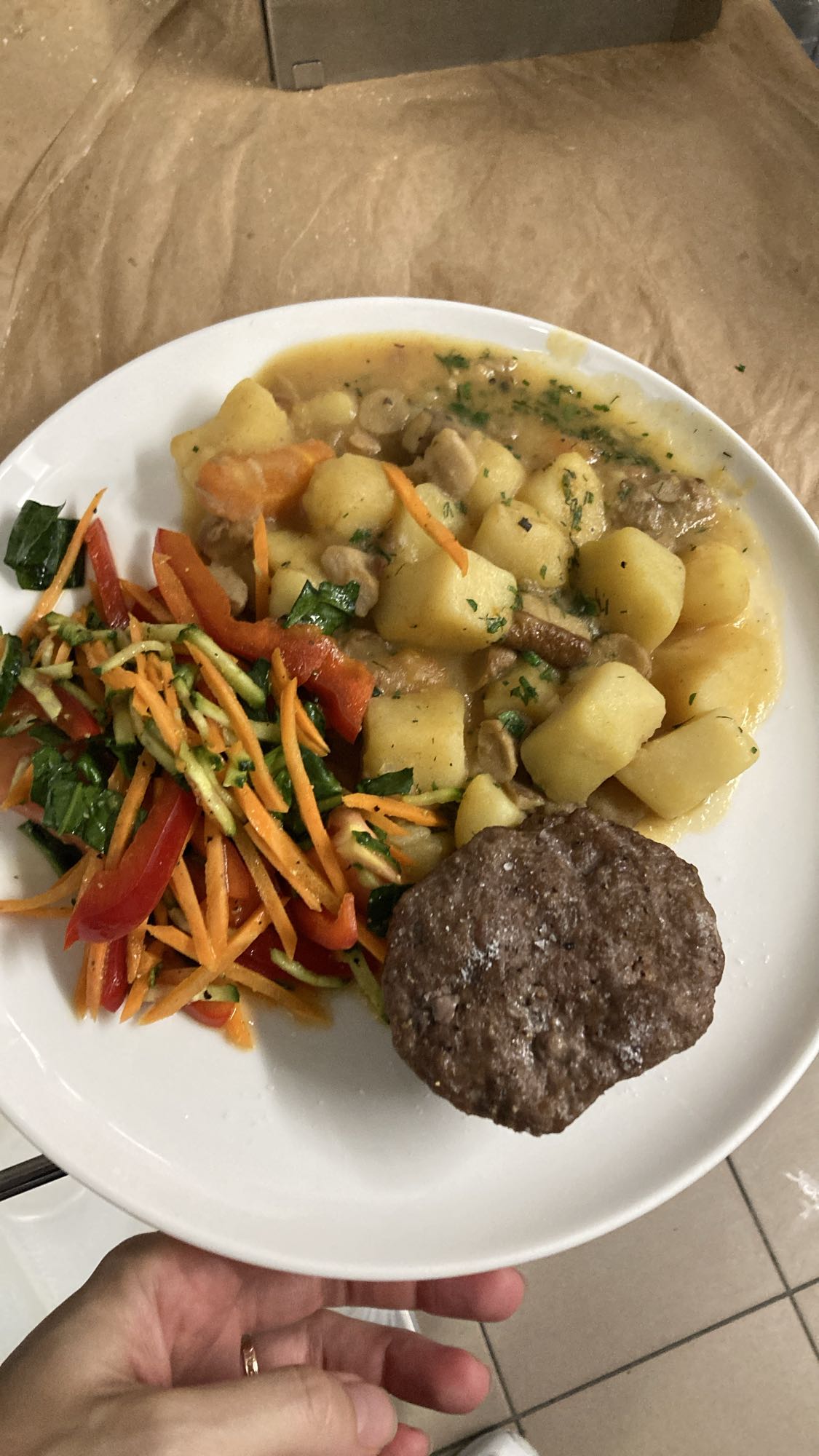 Beef patty with stew & salad