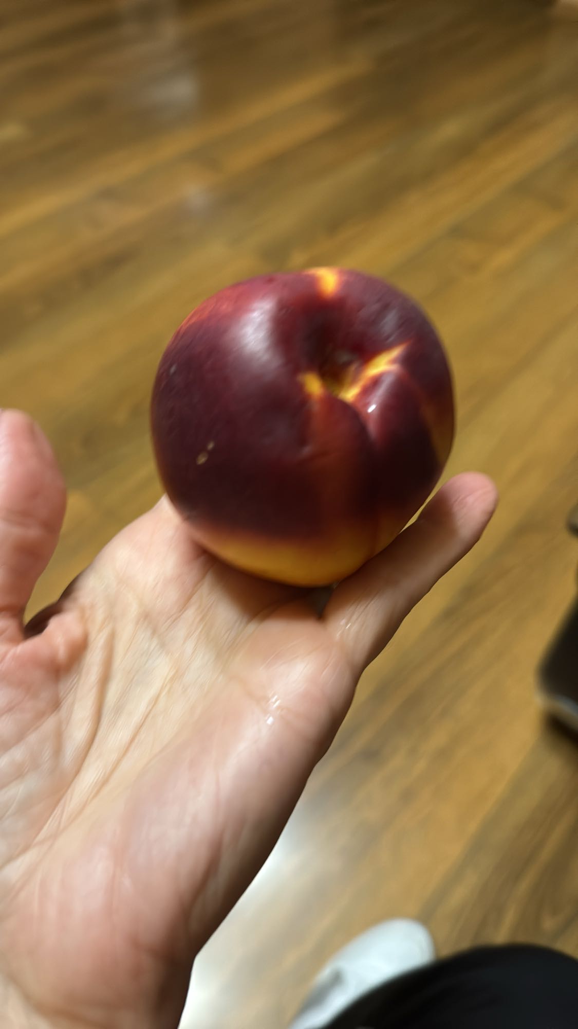 Nectarina proaspătă