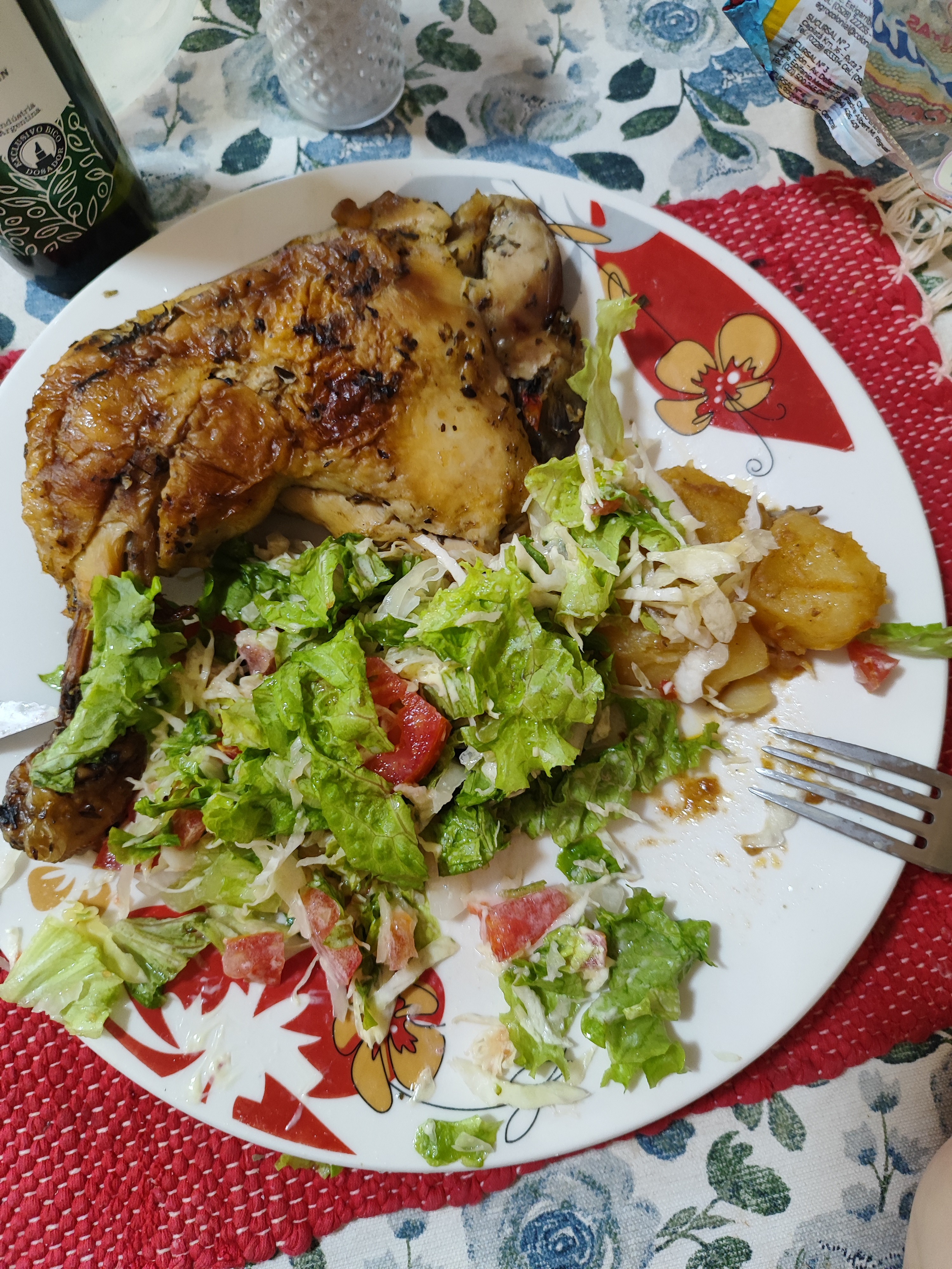 Pollo asado con ensalada