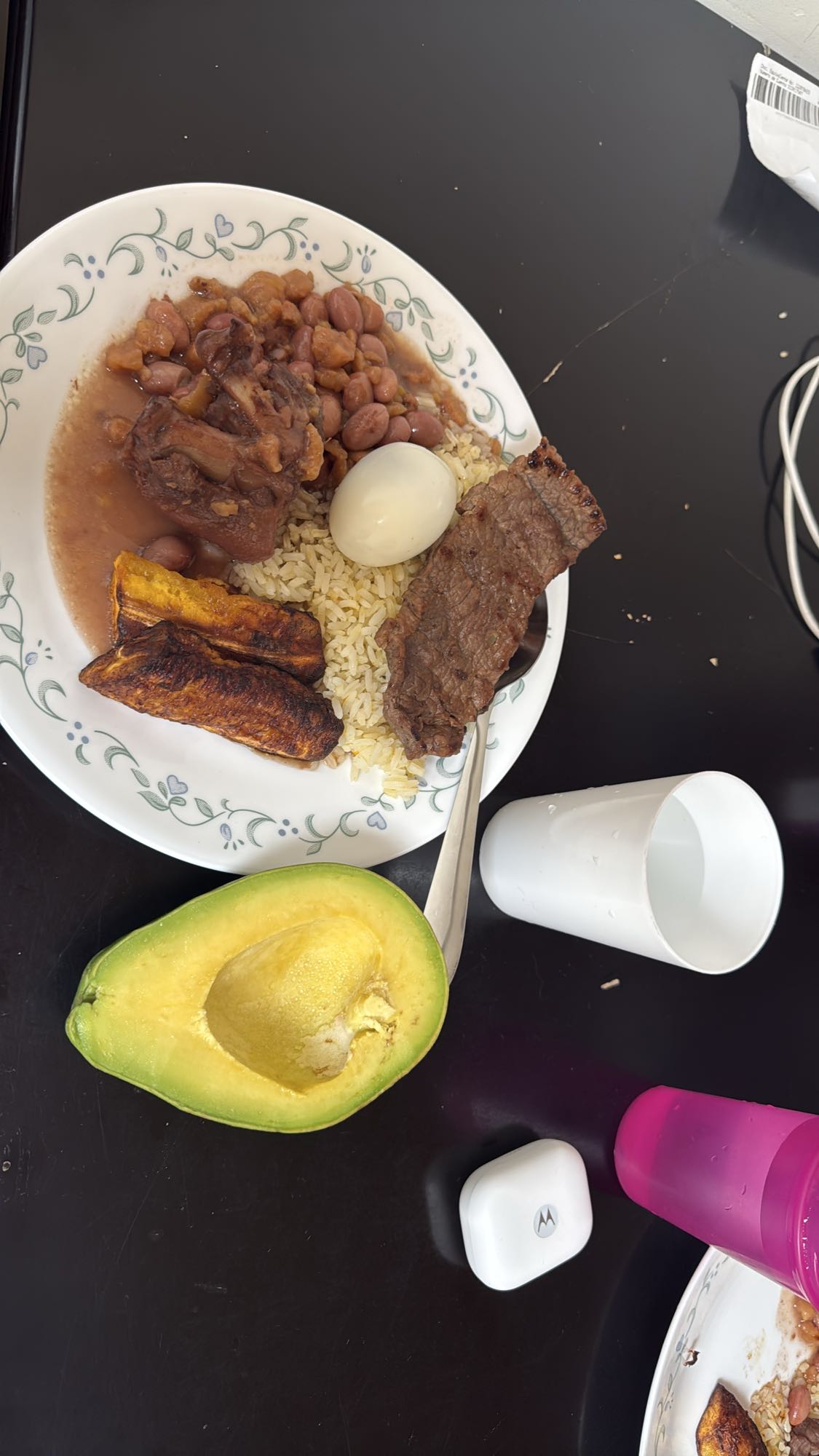 Plato mixto con aguacate