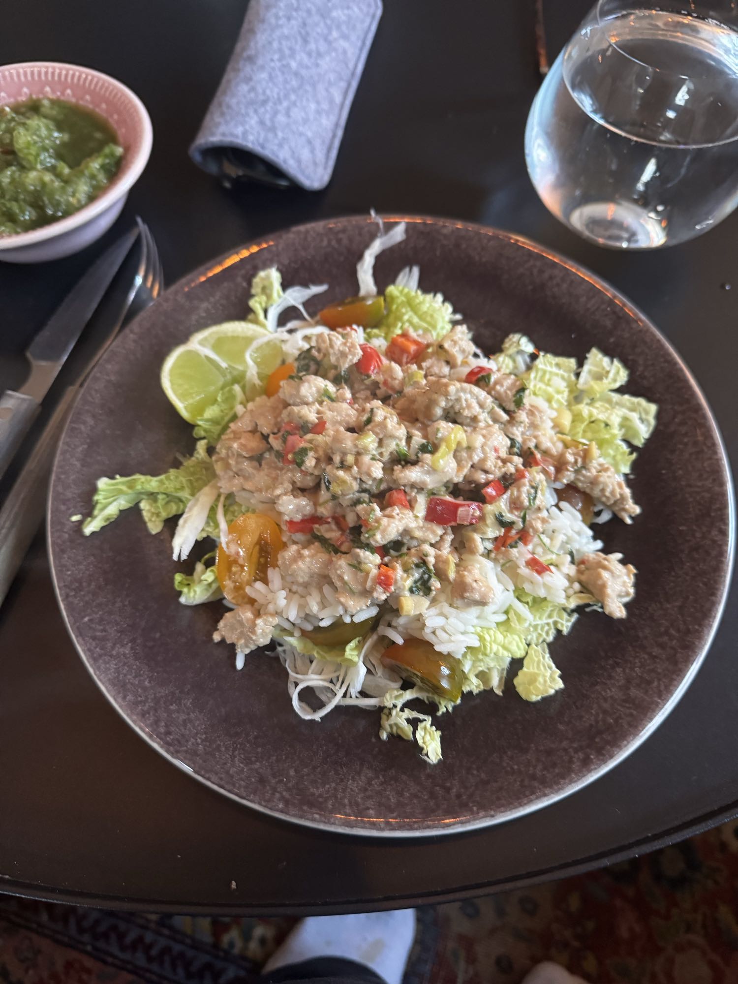 Kycklingfärs med ris och sallad