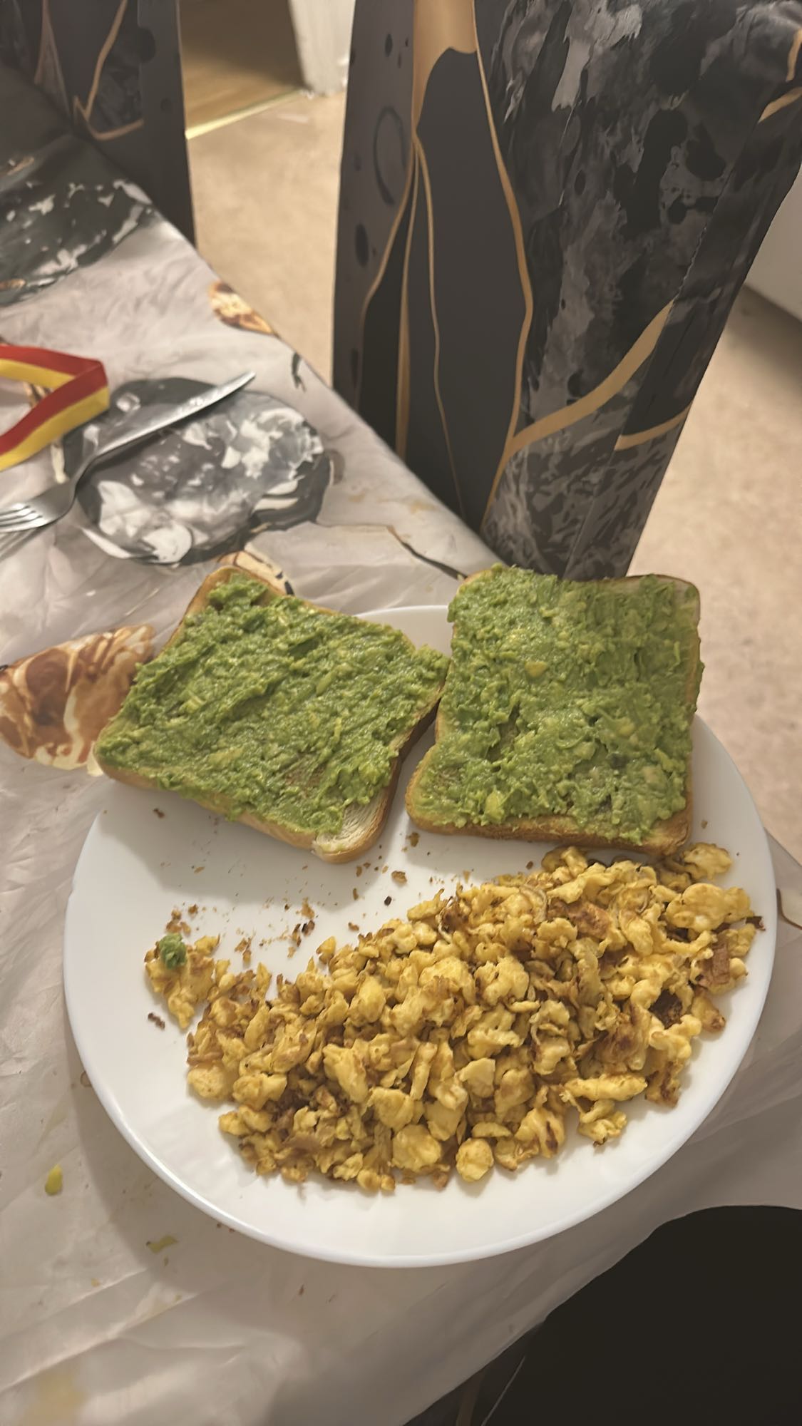 Avokadomacka med äggröra