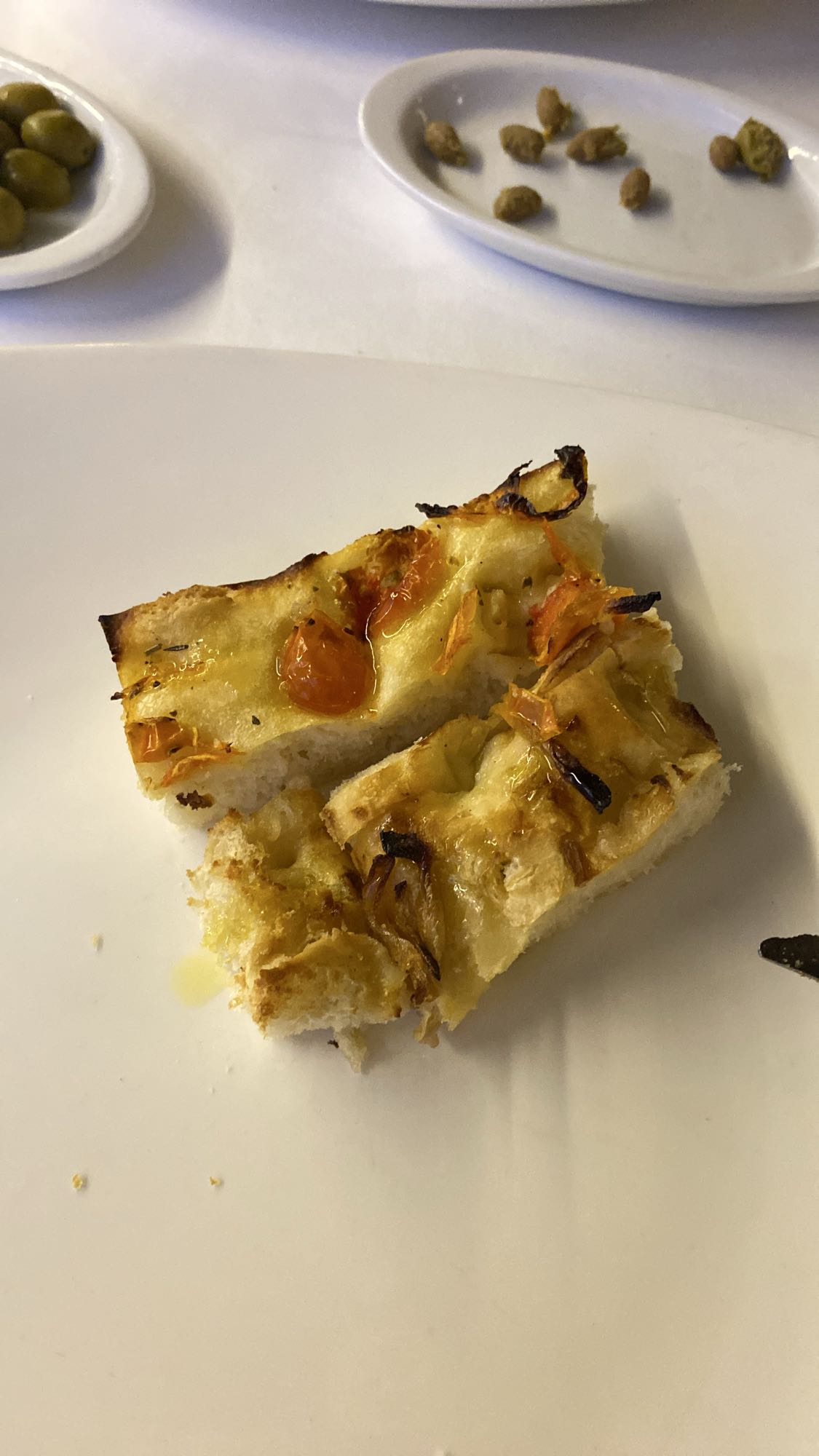 focaccia con tomate y cebolla