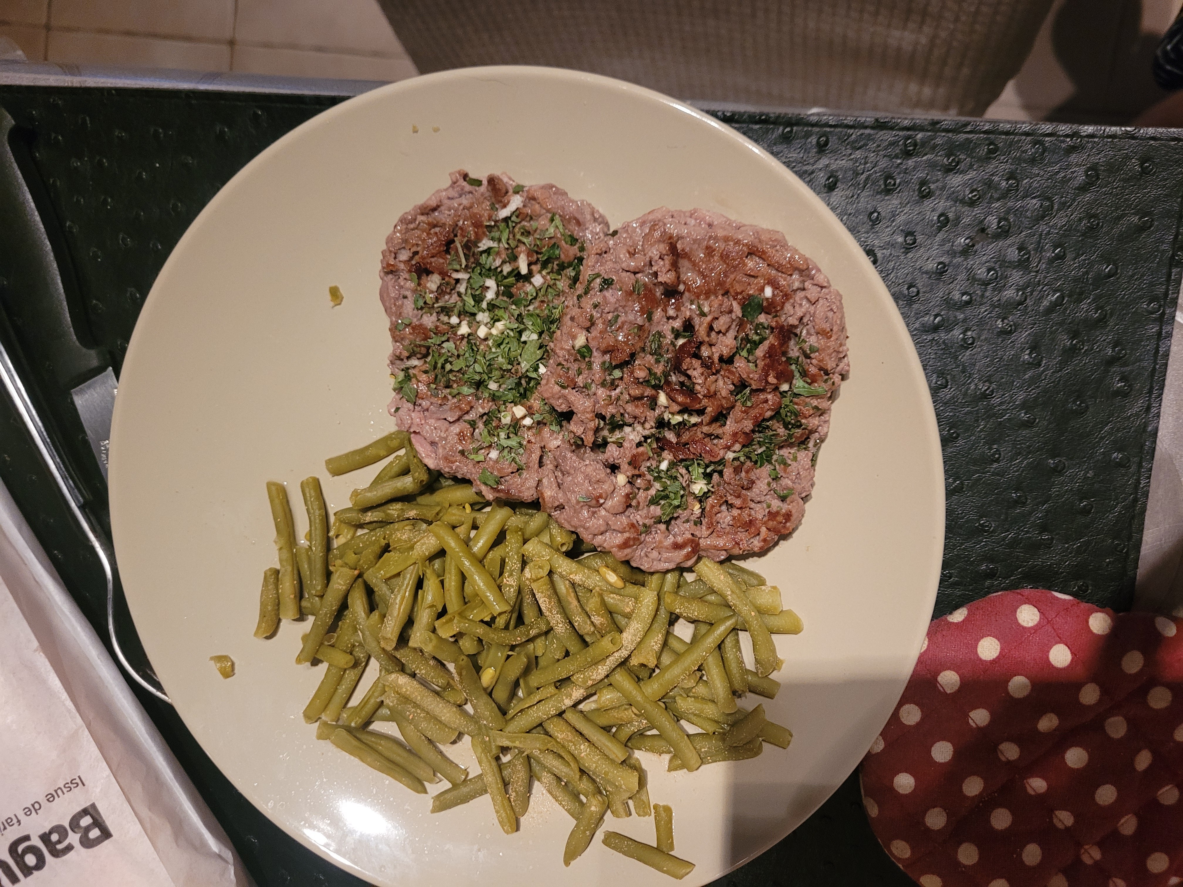 Steak haché et haricots