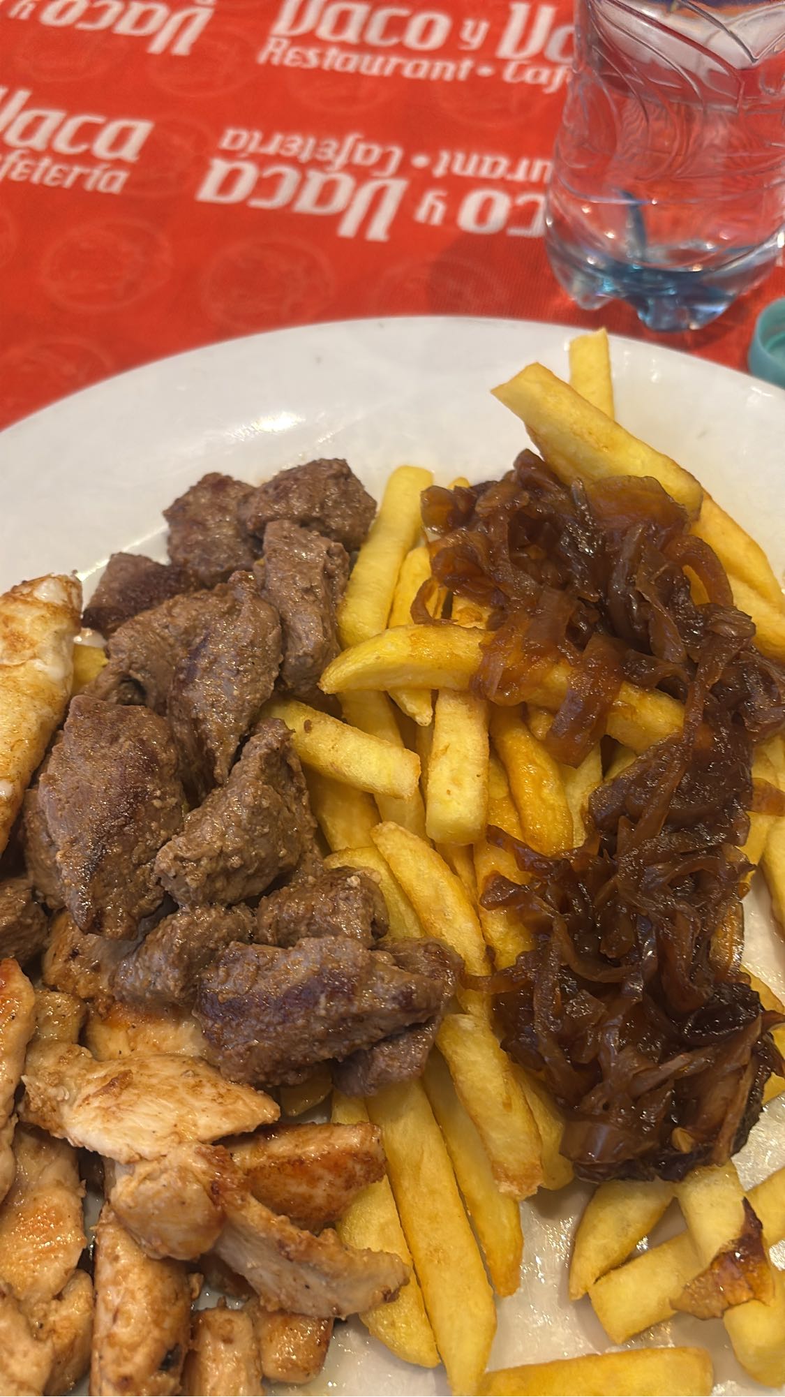 Carne con papas fritas