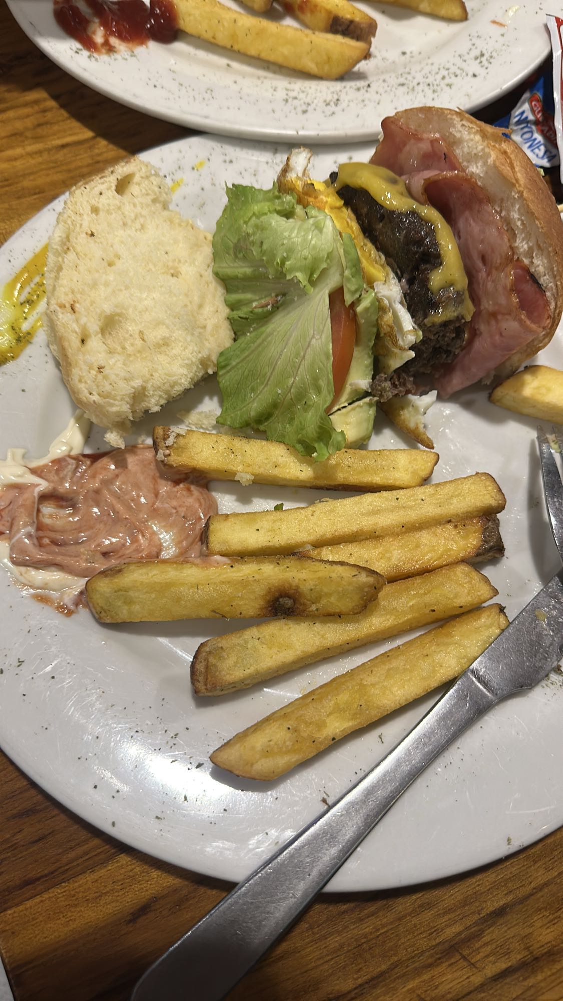 hamburguesa con papas fritas