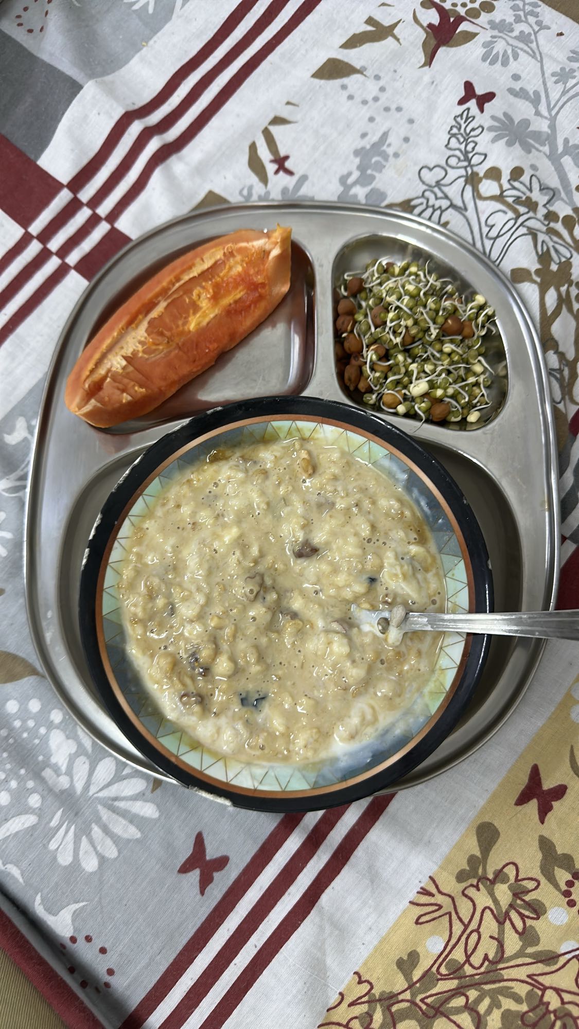 Oats, sprouts, papaya plate
