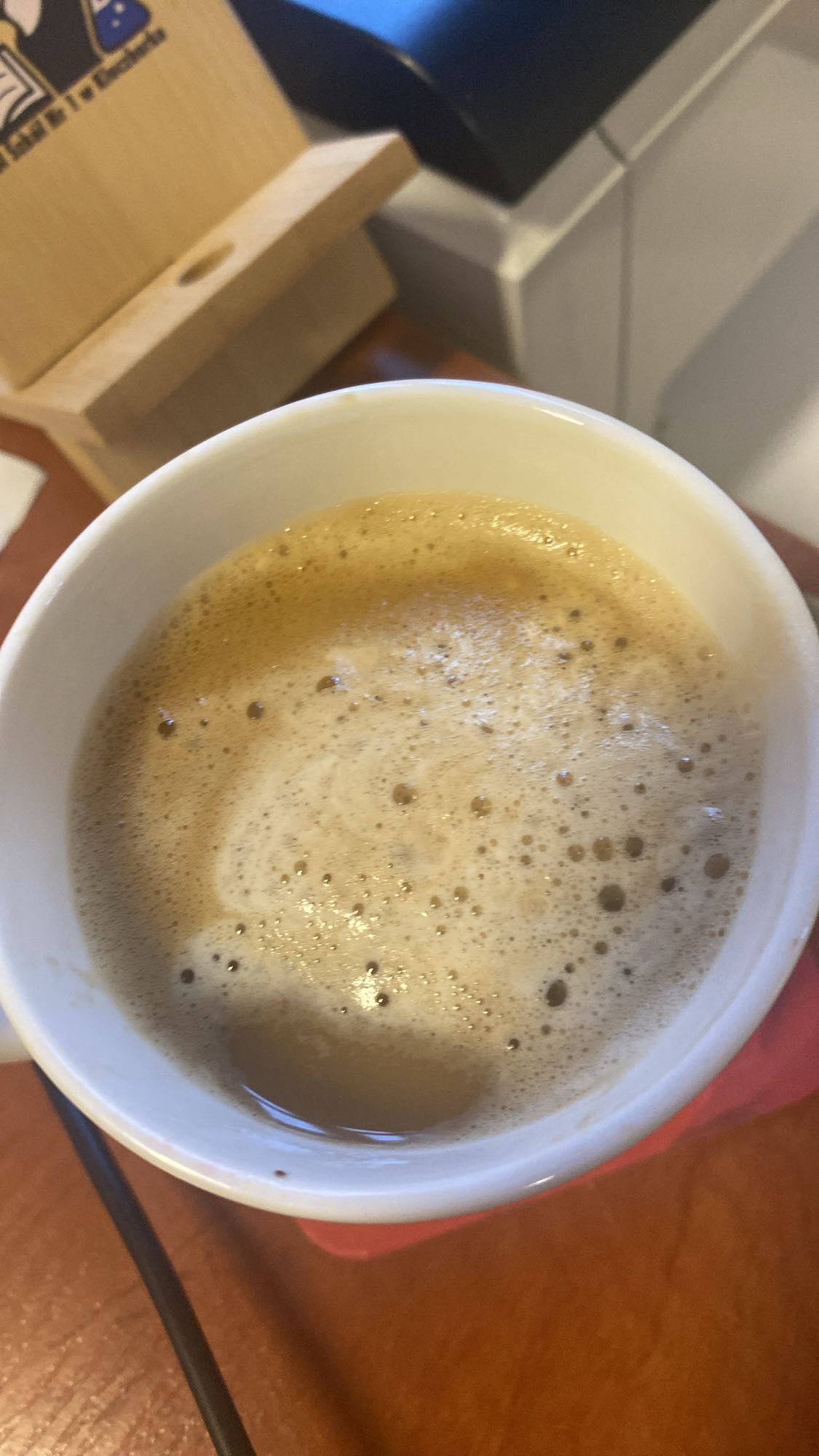 czarna kawa z pianką