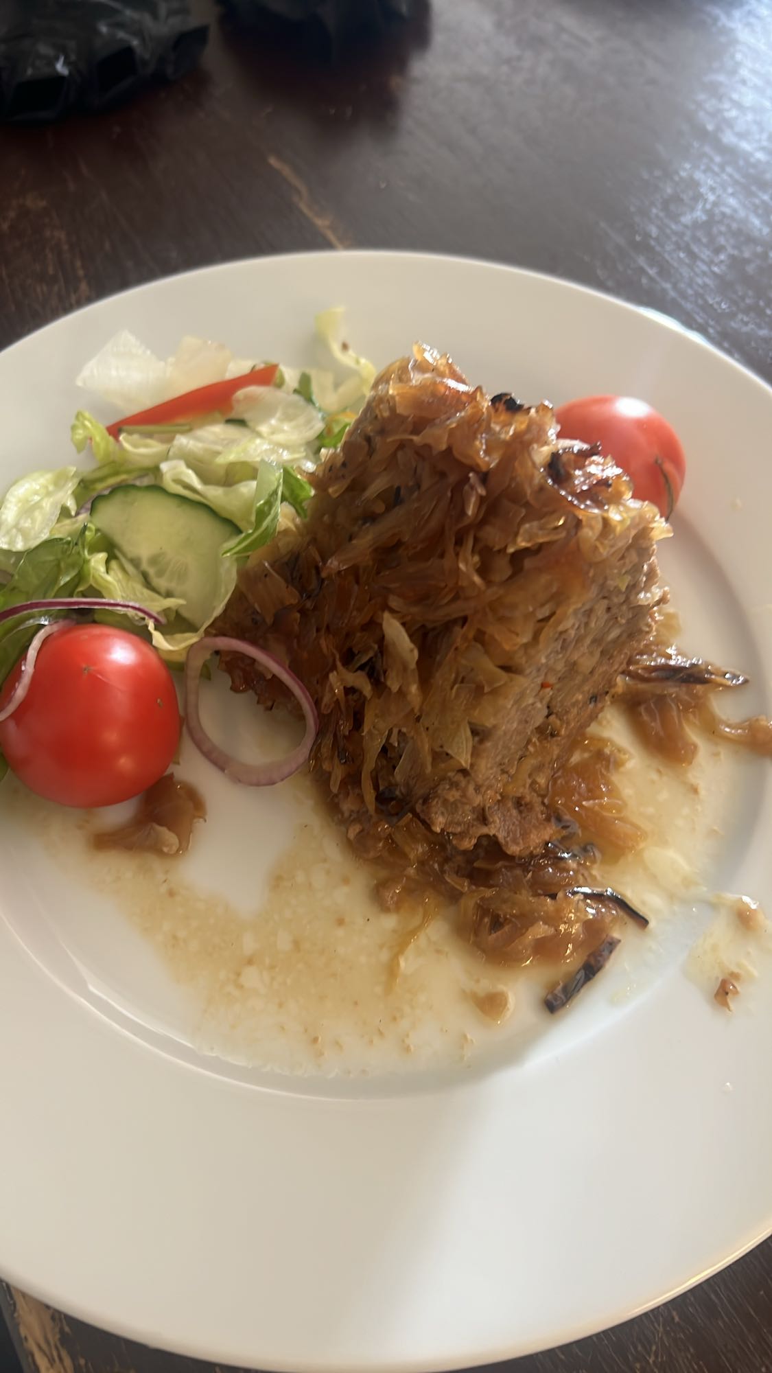 Kålpudding med sallad