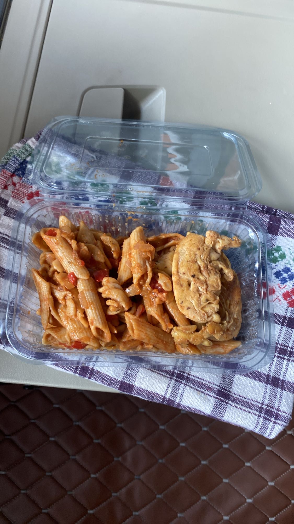 Paste cu piept de pui