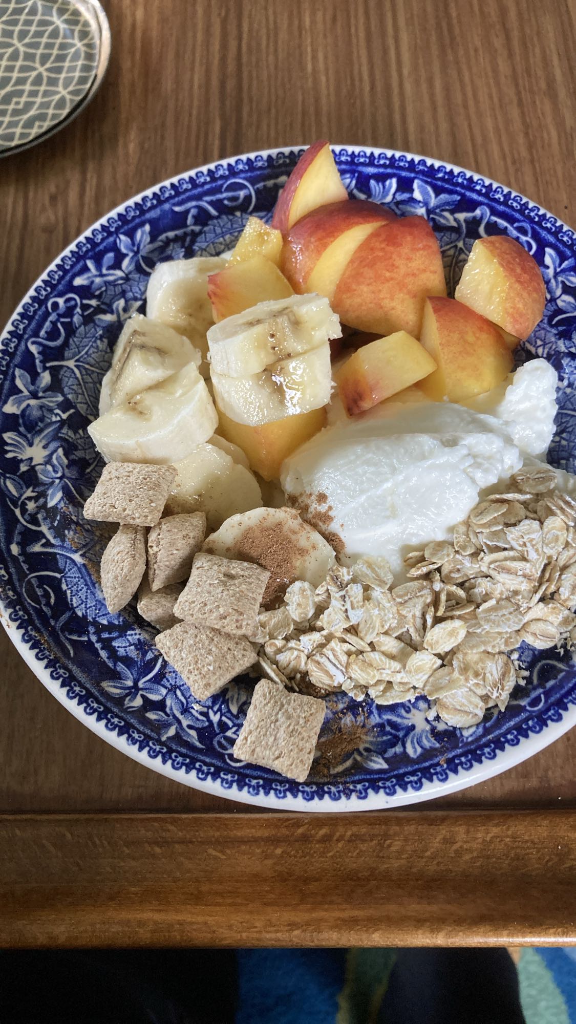 Yoghurtfrukost med frukt